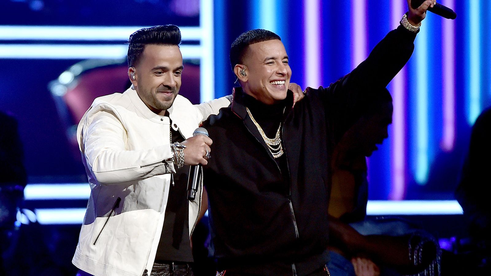 Daddy Yankee y Luis Fonsi durante una actuación