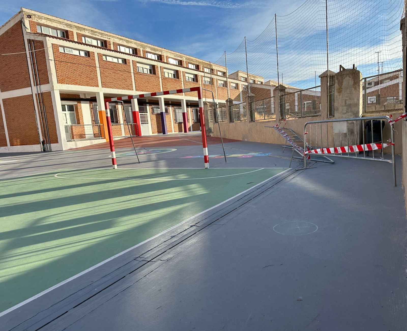 El PSOE de Caniles reprocha a la alcaldesa su "inacción" para evitar daños en el patio del CEIP Juan XXIII