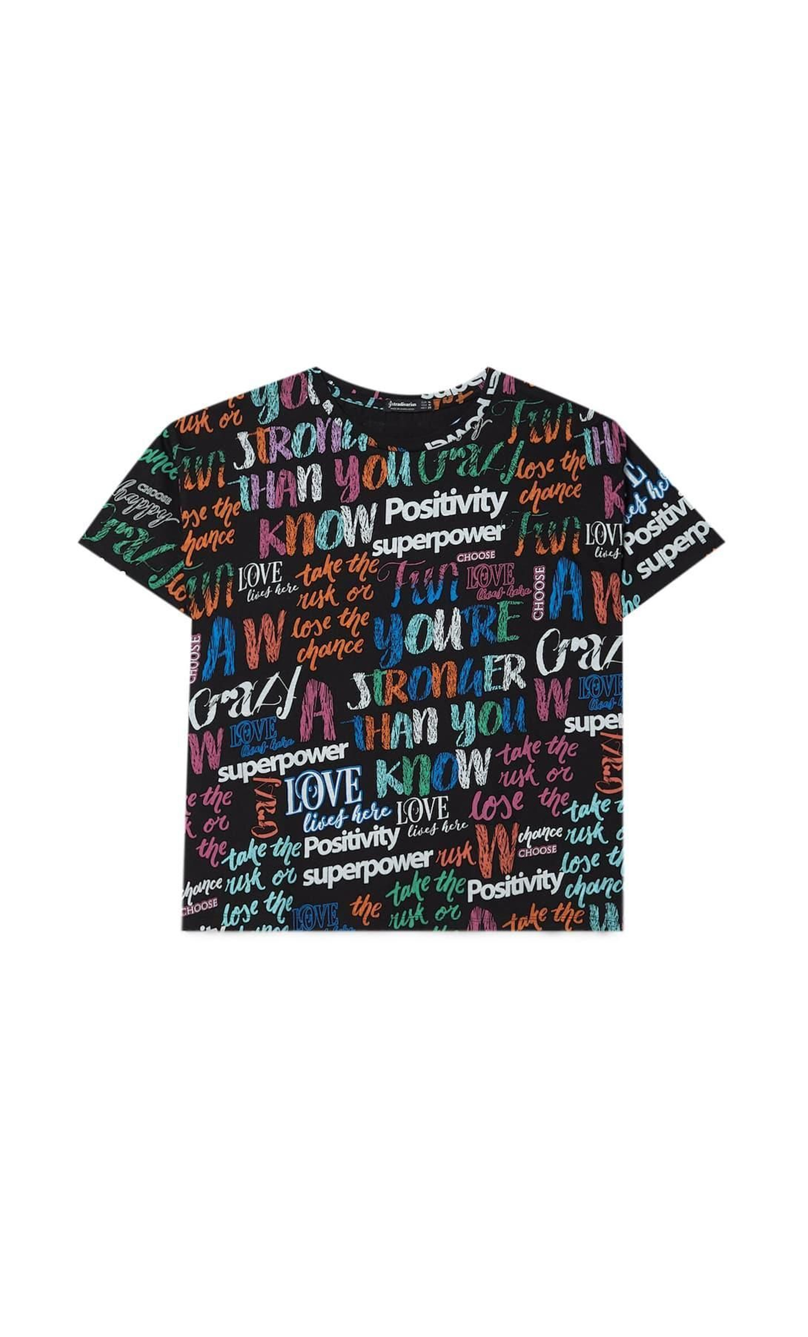 Camiseta con estampado de grafitti de Stradivarius.