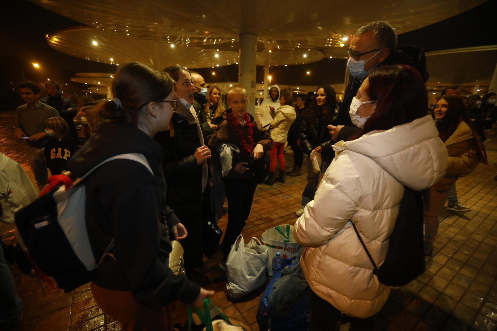 La llegada de 49 refugiados ucranianos a Córdoba, en imágenes