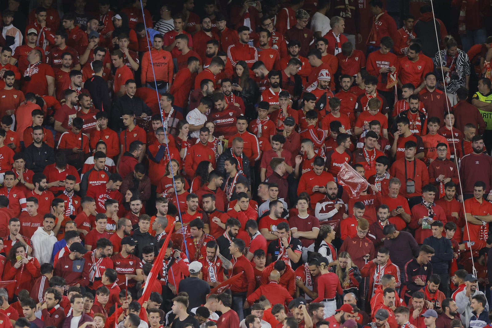 Búscate en las fotos del Sevilla-Arsenal