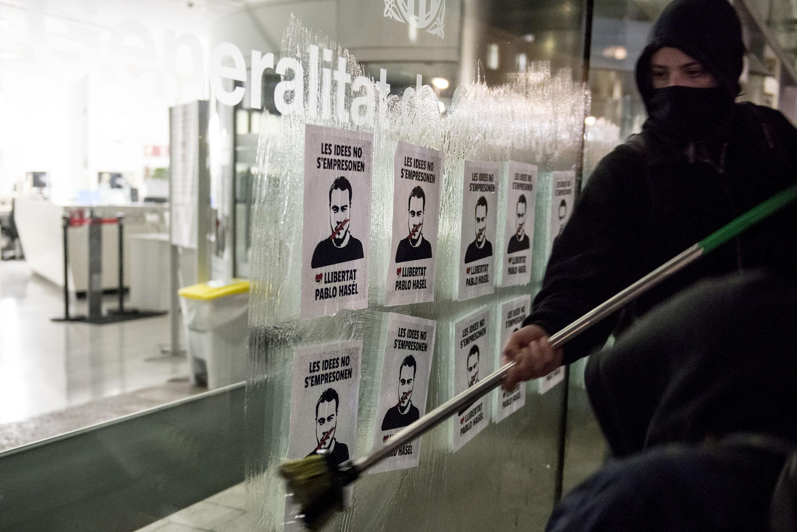 Las imágenes de los disturbios en Cataluña por el arresto de Pablo Hasel