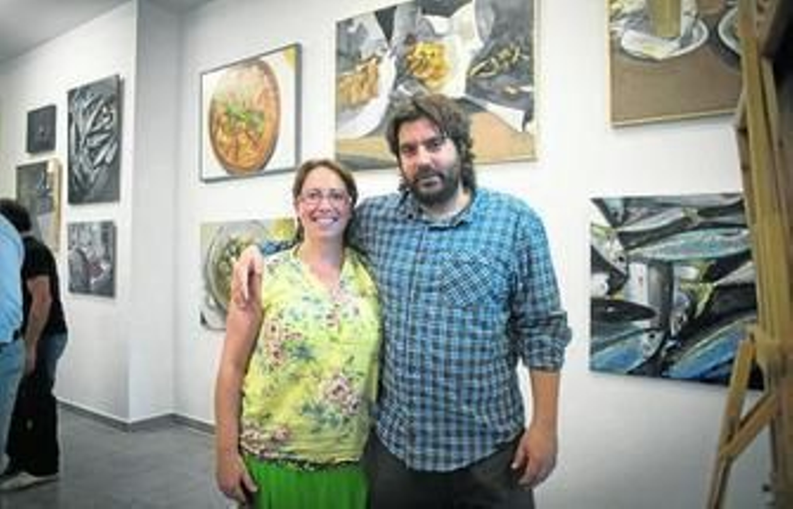 Elisa Soberly y Pepe Baena posan en el nuevo espacio de Artelisa.