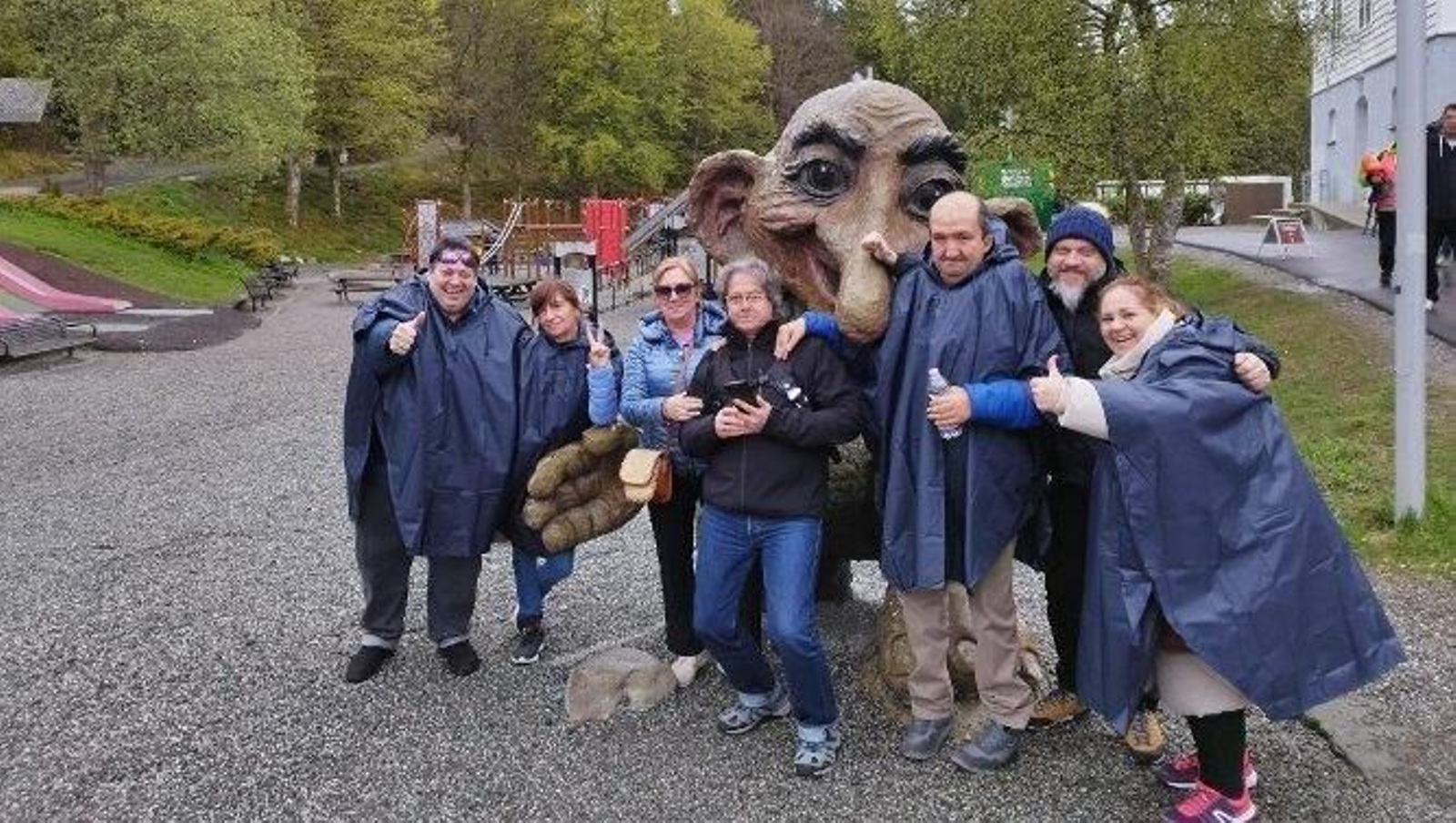 Ramón Alcedo, María Guerrero, Elisa Pradana, Pedro Mora, Manuel Guerrero, Carlos Márquez y María Ángeles Alcedo, durante su visita a la ciudad de Bergen, en Noruega.