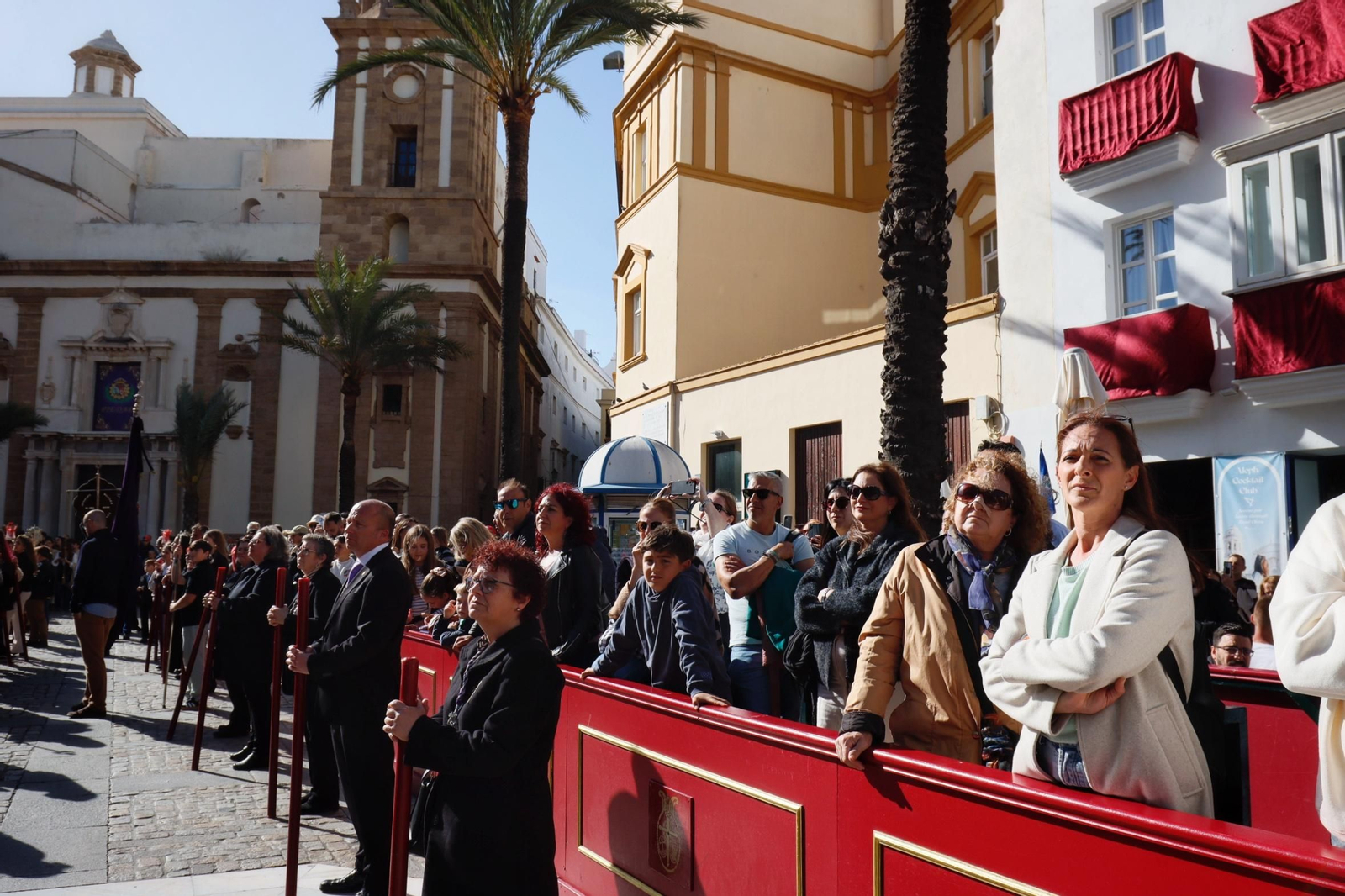Las imágenes del traslado de Prendimiento desde la Catedral en la Semana Santa de Cádiz 2025
