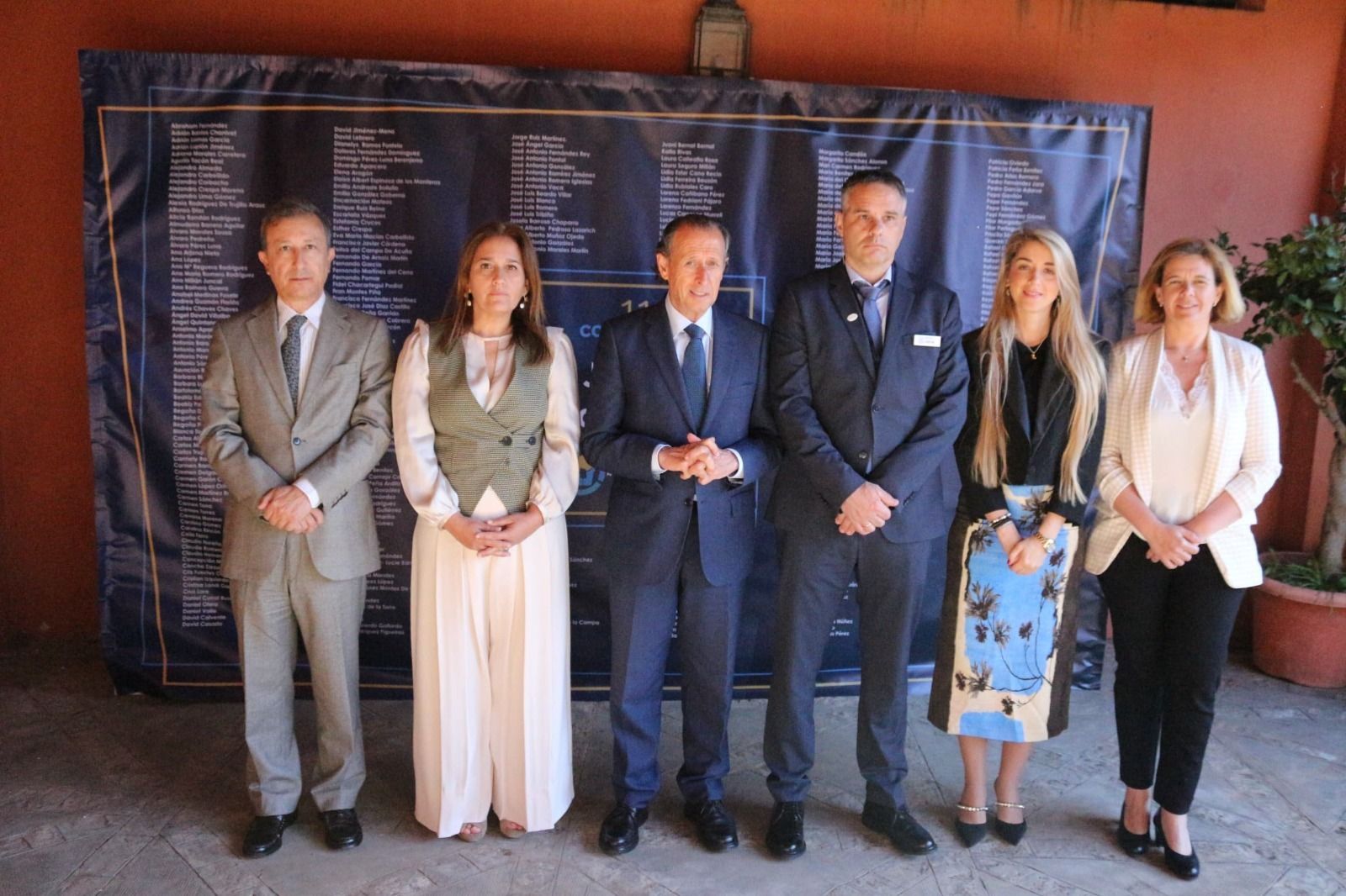 Autoridades en el acto de inauguración.