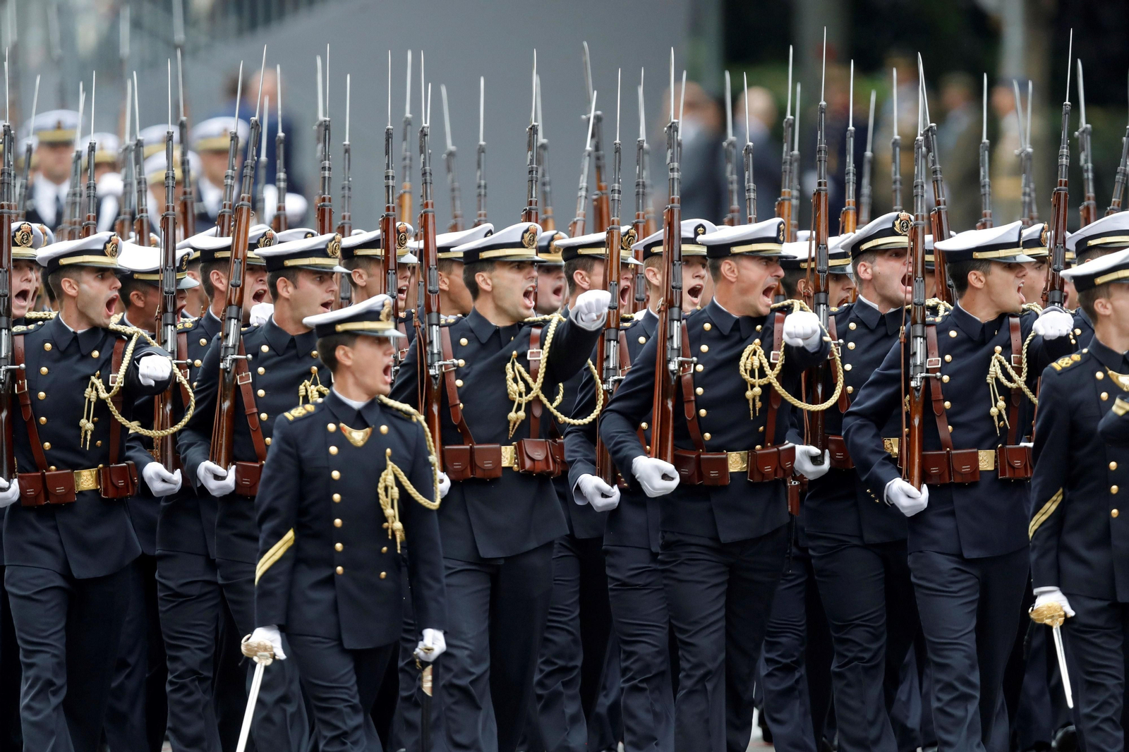 El desfile del 12-O en imágenes