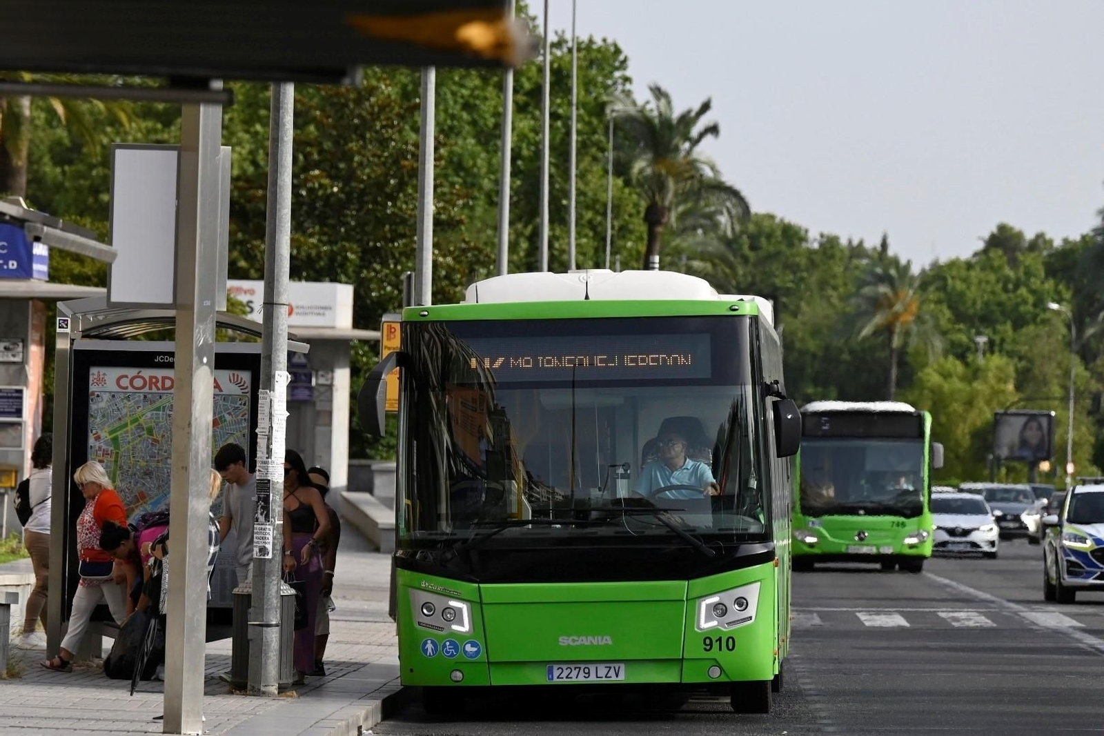 Autobús de Aucorsa en el Centro de la ciudad con destino Majaneque-Veredón.
