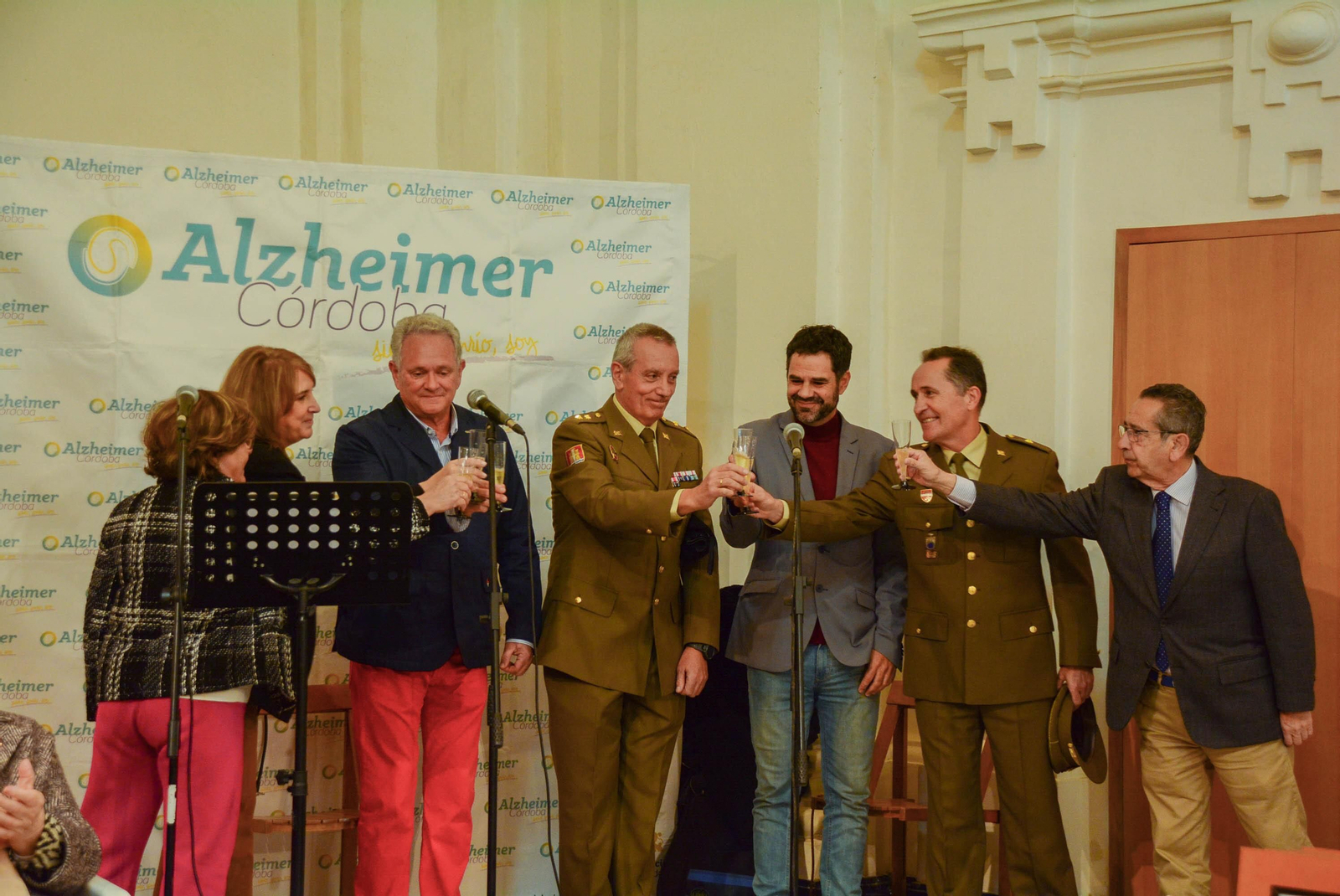 Las mejores imágenes del mercadillo solidario de la Asociación San Rafael Alzheimer de Córdoba Las mejores imágenes del mercadillo solidario de la Asociación San Rafael Alzheimer de Córdoba