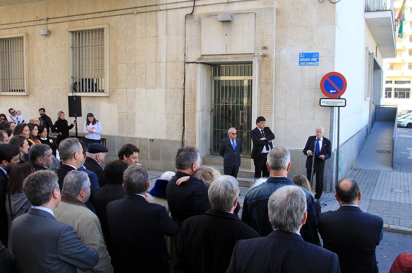 Acto de rotulación de la calle Abogado Juan José Domínguez en imágenes