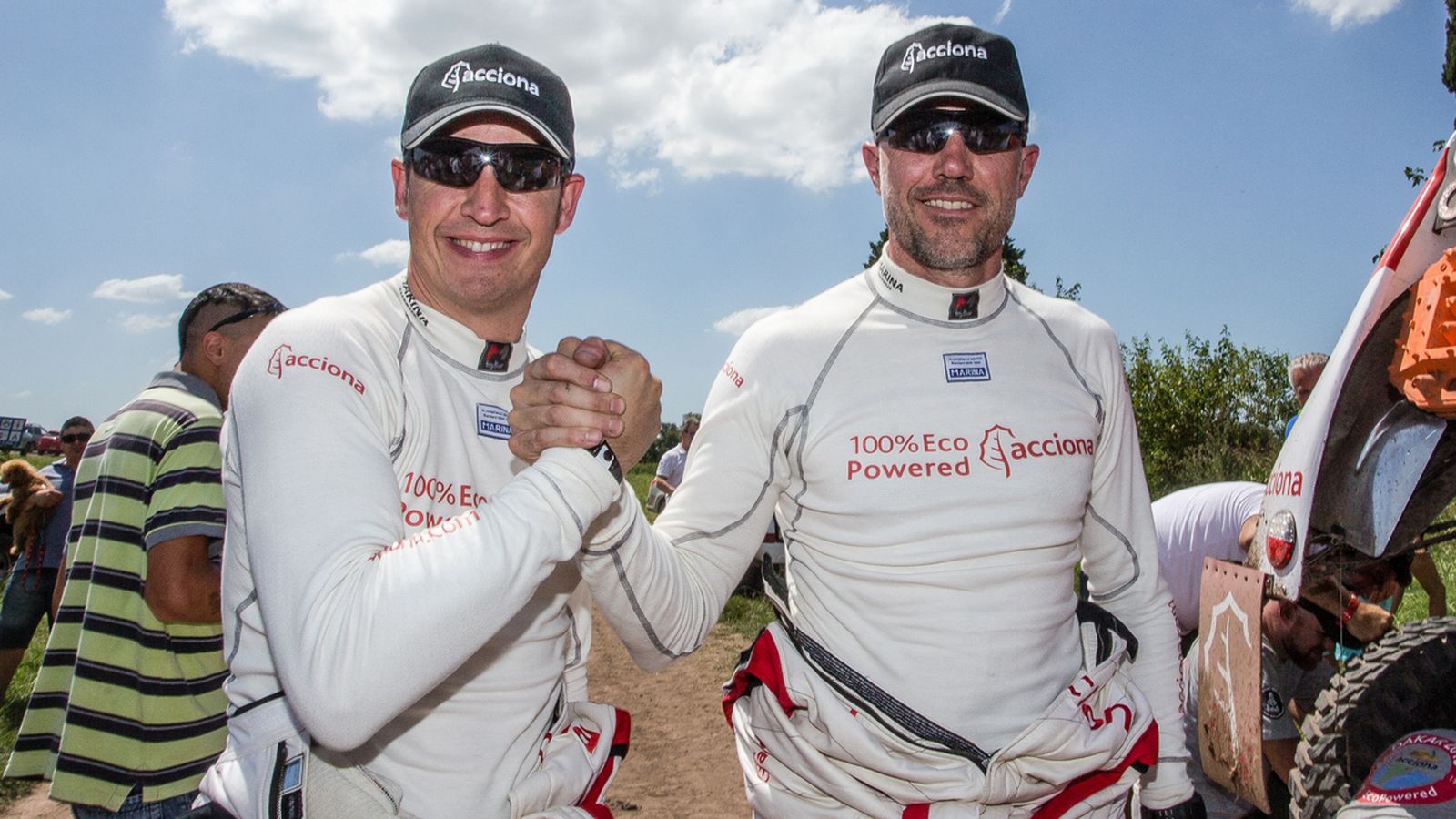 El piloto argentino Ariel Jaton está a los mandos del buggy de Acciona.