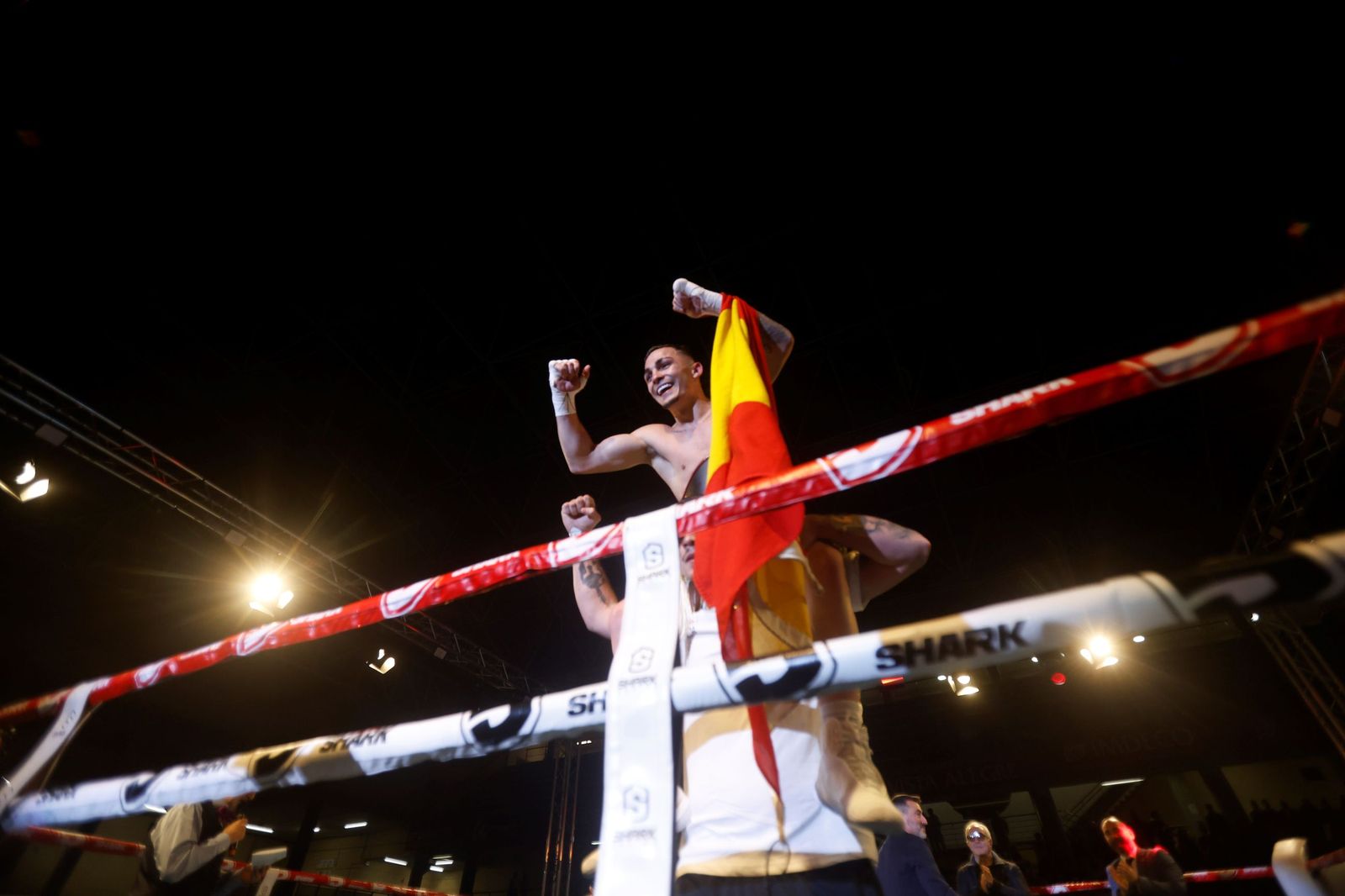 Las mejores fotos del debut profesional de Rafa Lozano Jr. ante Kervin Romero