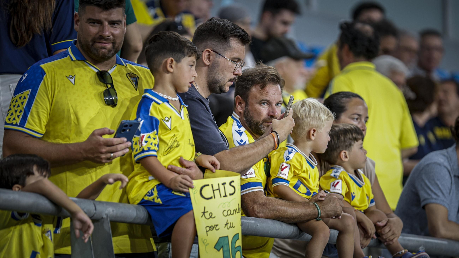 Búscate entre las fotos del partido de fútbol entre Cádiz CF y Real Zaragoza
