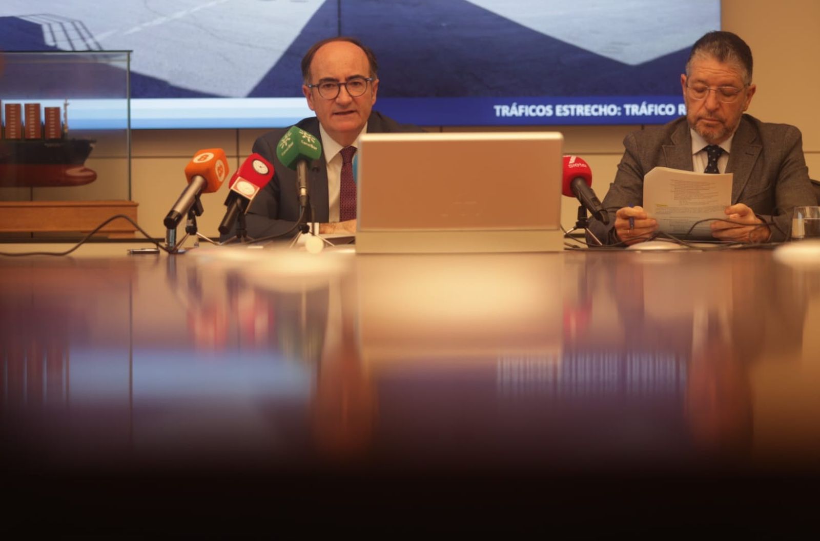 El presidente de la APBA, Gerardo Landaluce, junto al director general, José Luis Hormaechea, durante la presentación de los resultados