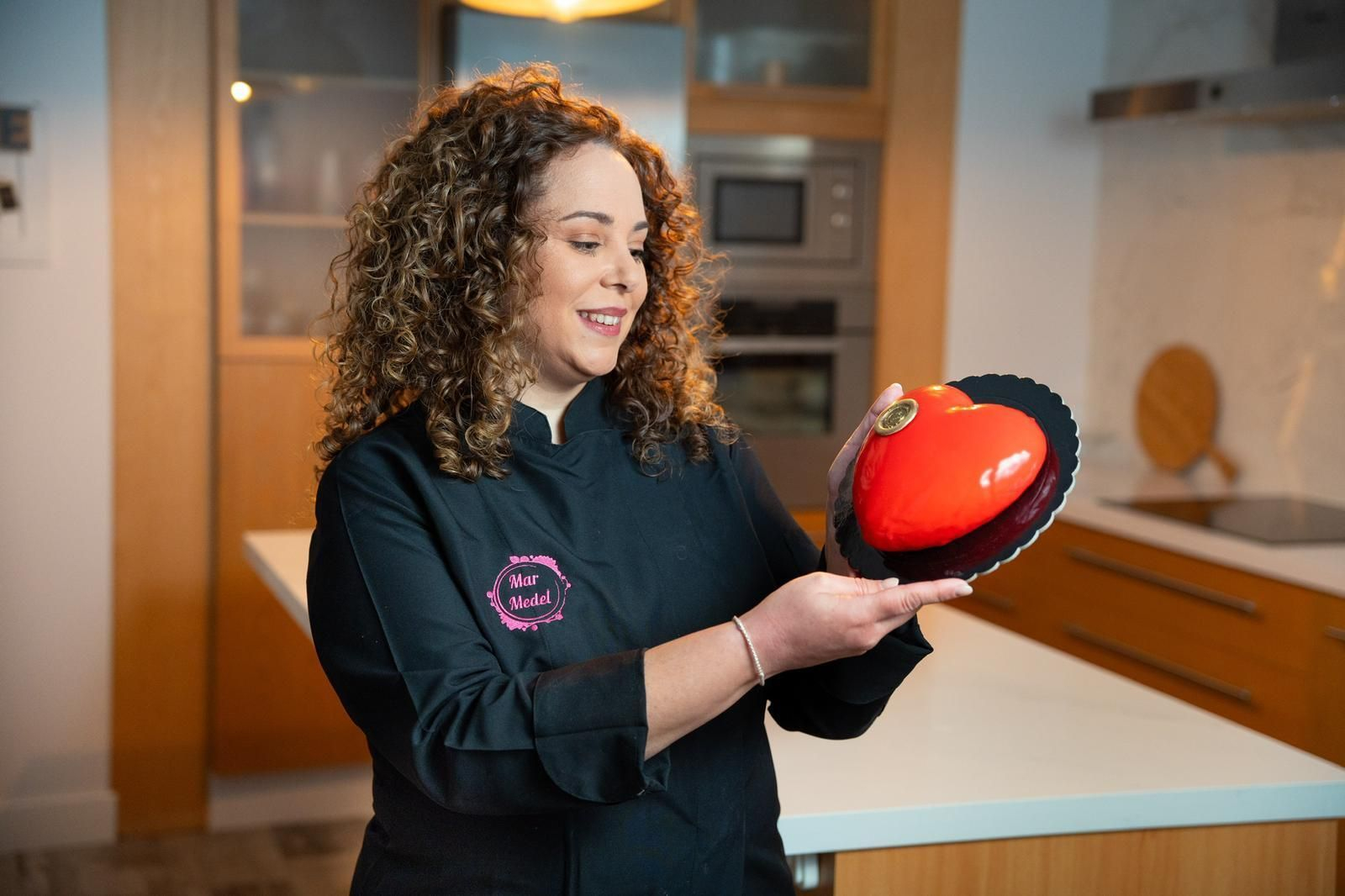 Mar Medel alterna la repostería más tradicional con creaciones que son auténticos trampantojos