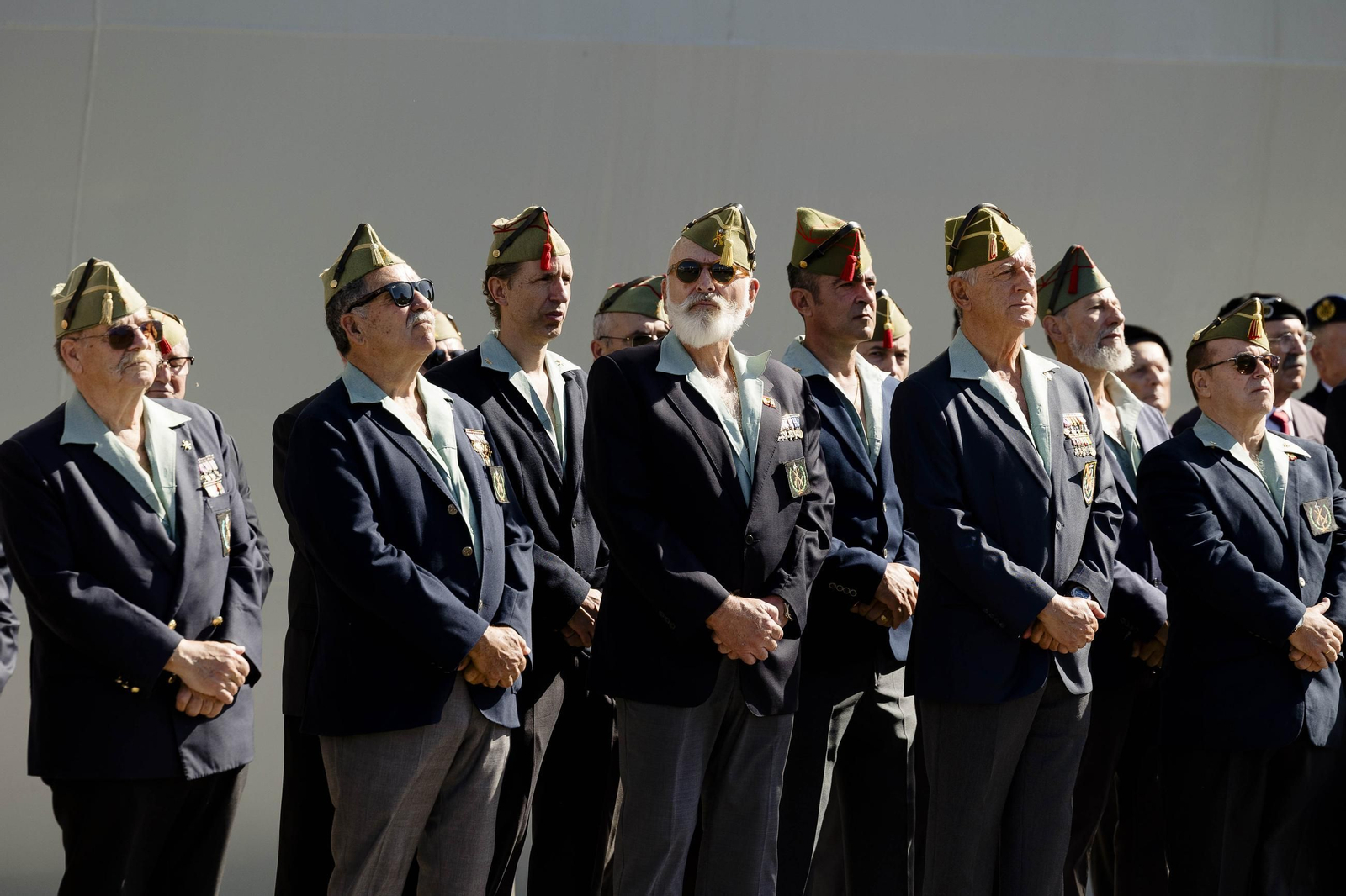 Las imágenes del día del veterano de las Fuerzas Armadas y Guardia Civil en Cádiz.