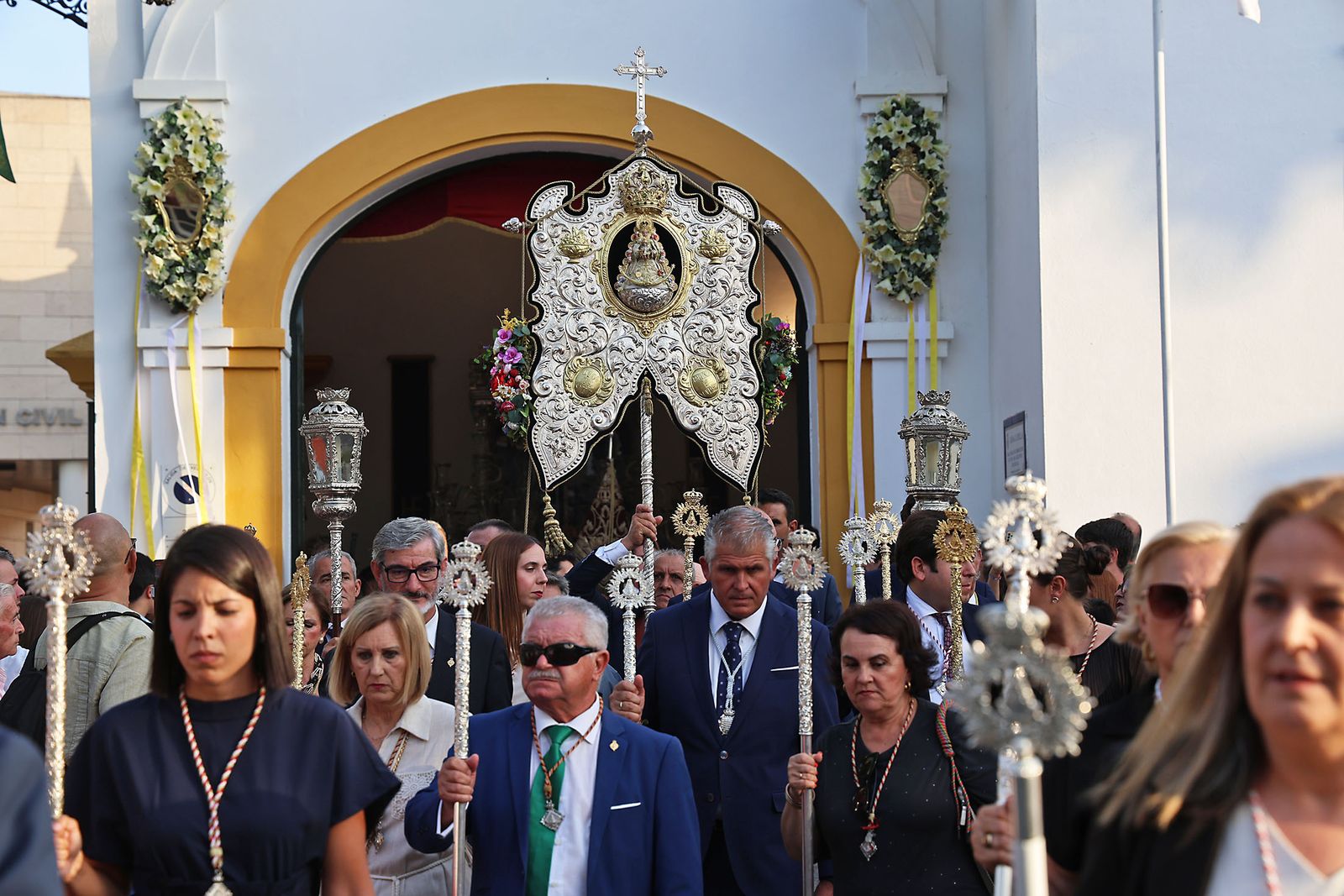 Imágenes del Rosario Jubilar rociero celebrado por las 25 hermandades filiales de la Matriz de Almonte en La Merced