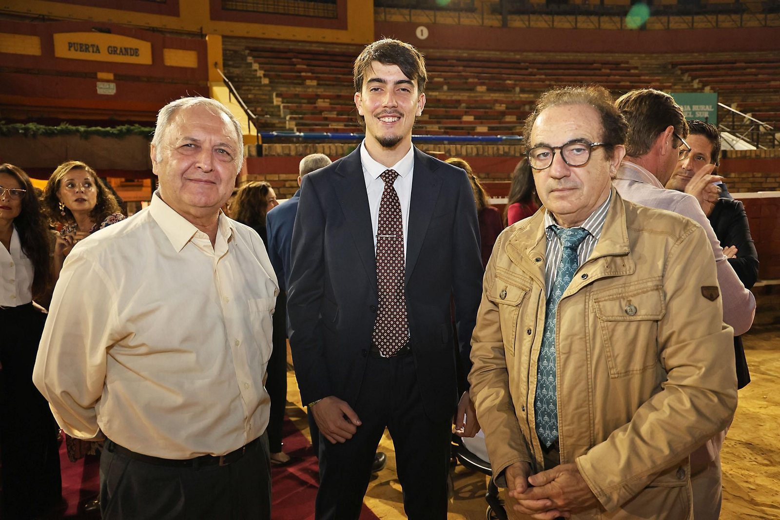 Imágenes del ambiente en la entrega de la XXXII edición de los premios taurinos "El Cabezo"
