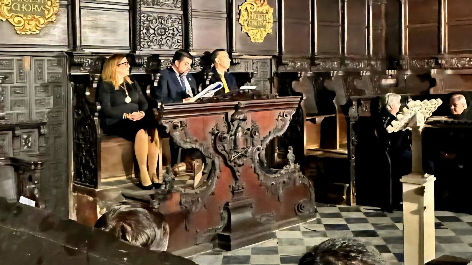 Una imagen del pleno de toma de horas celebrado en la Basílica este lunes.