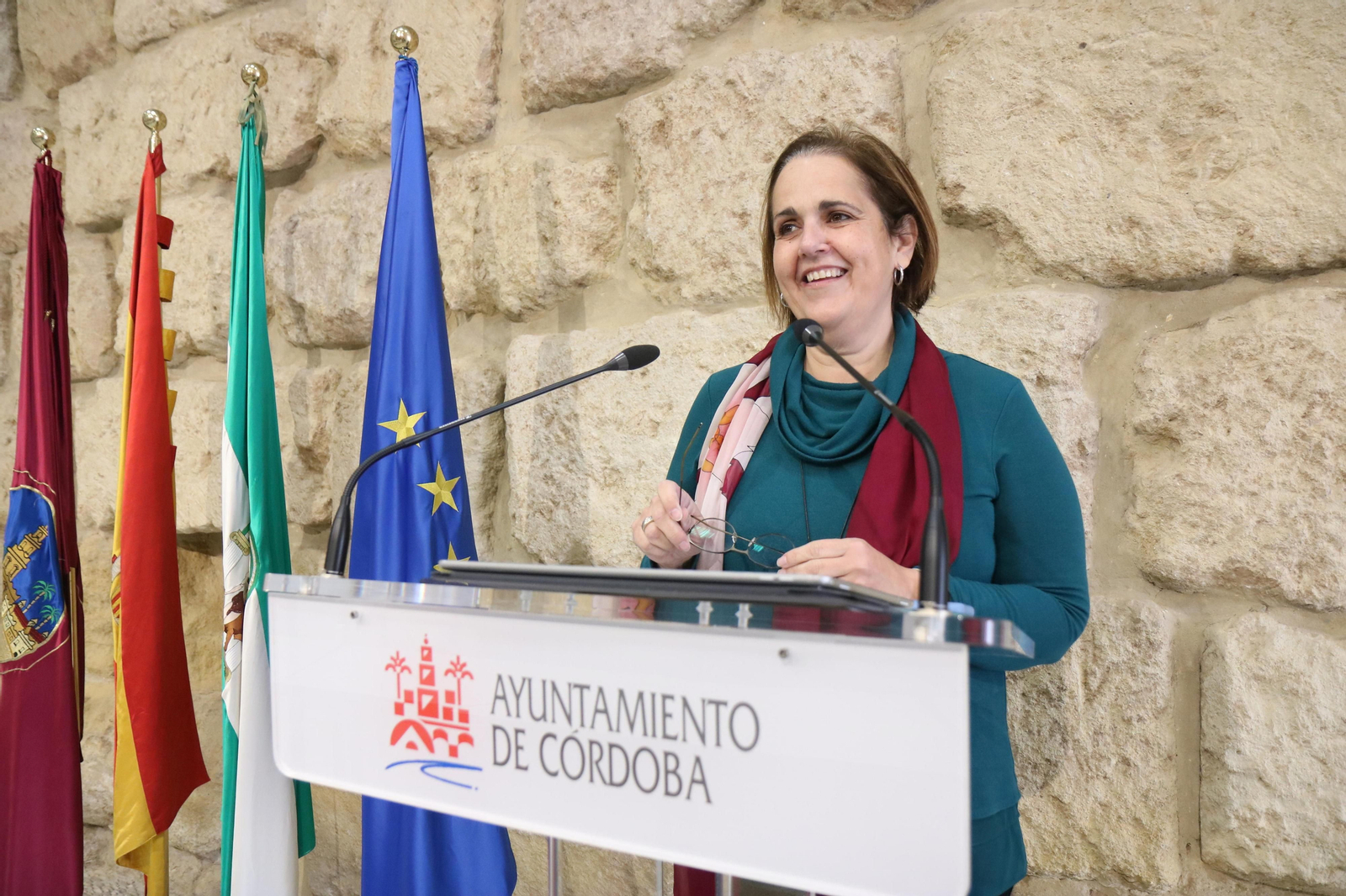 La delegada de Reactivación Económica e Innovación en la sala de prensa  del Ayuntamiento de Córdoba.