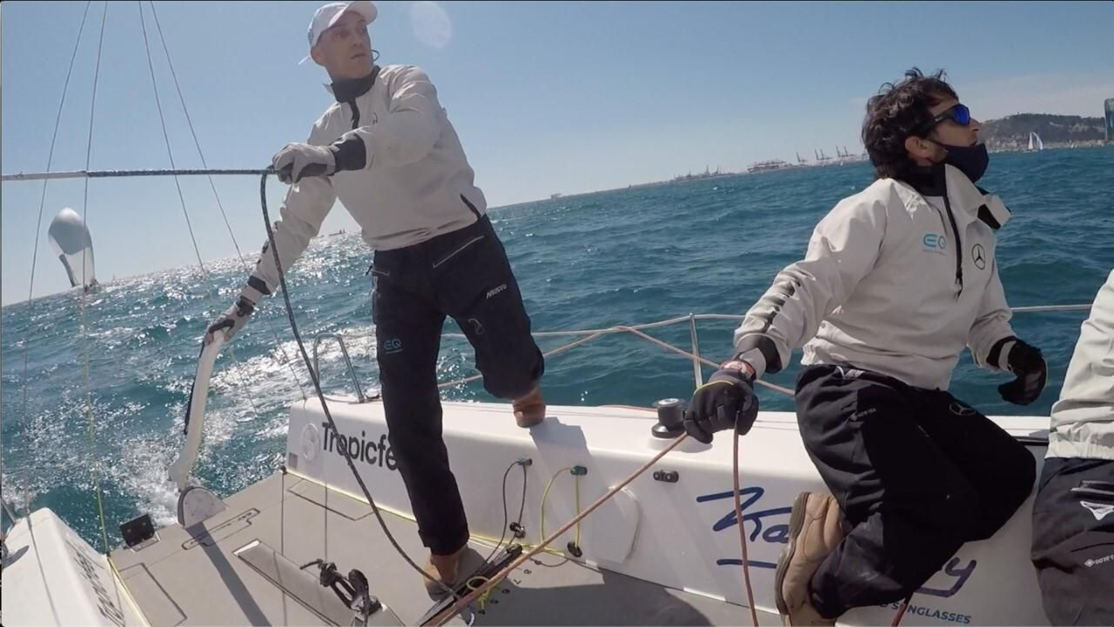 Luis Martínez Doreste a la caña y el onubense Ricardo Terrades al trimming.