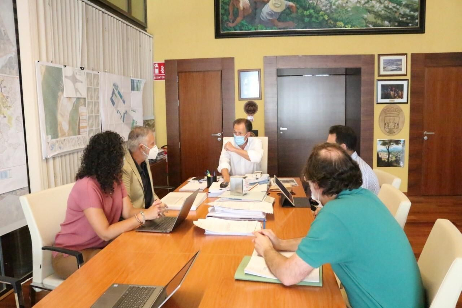 Momento del encuentro entre representantes municipales y de la Universidad de Cádiz.