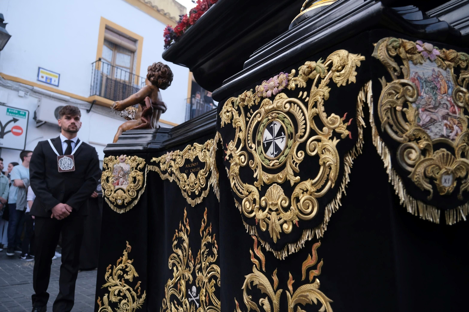 Lunes Santo en Córdoba: la procesión del Remedio de Ánimas, en imágenes