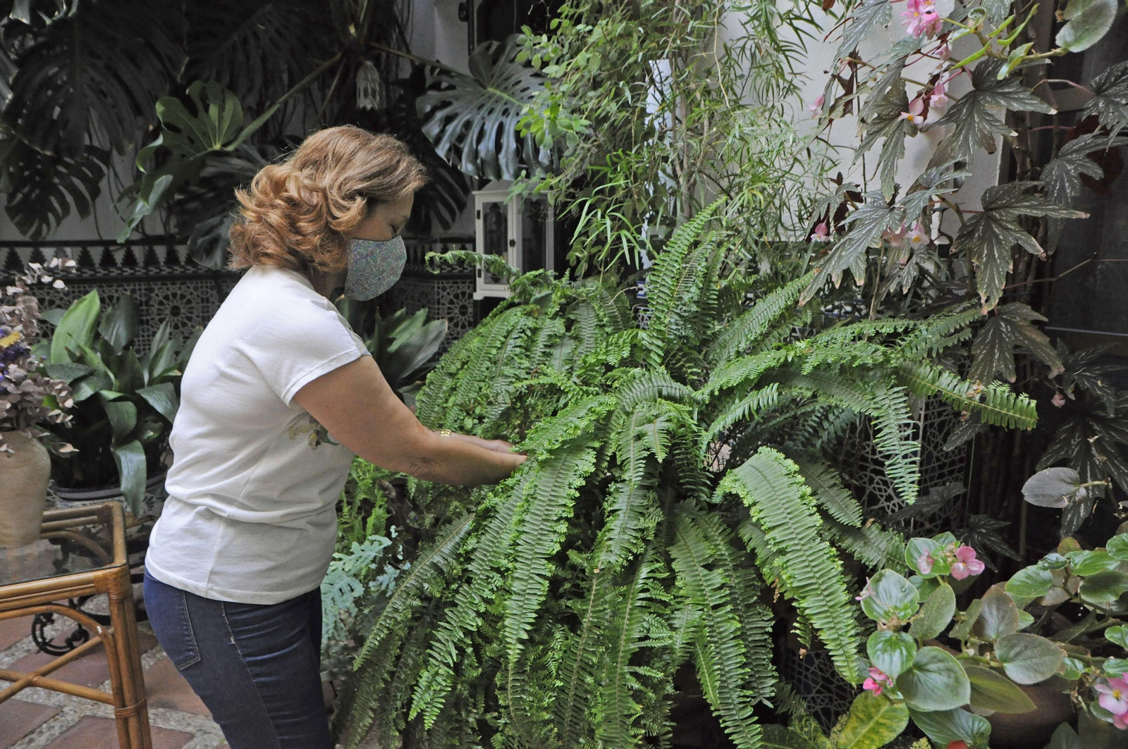 Maribel Navajas, en su patio de la calle Parras.
