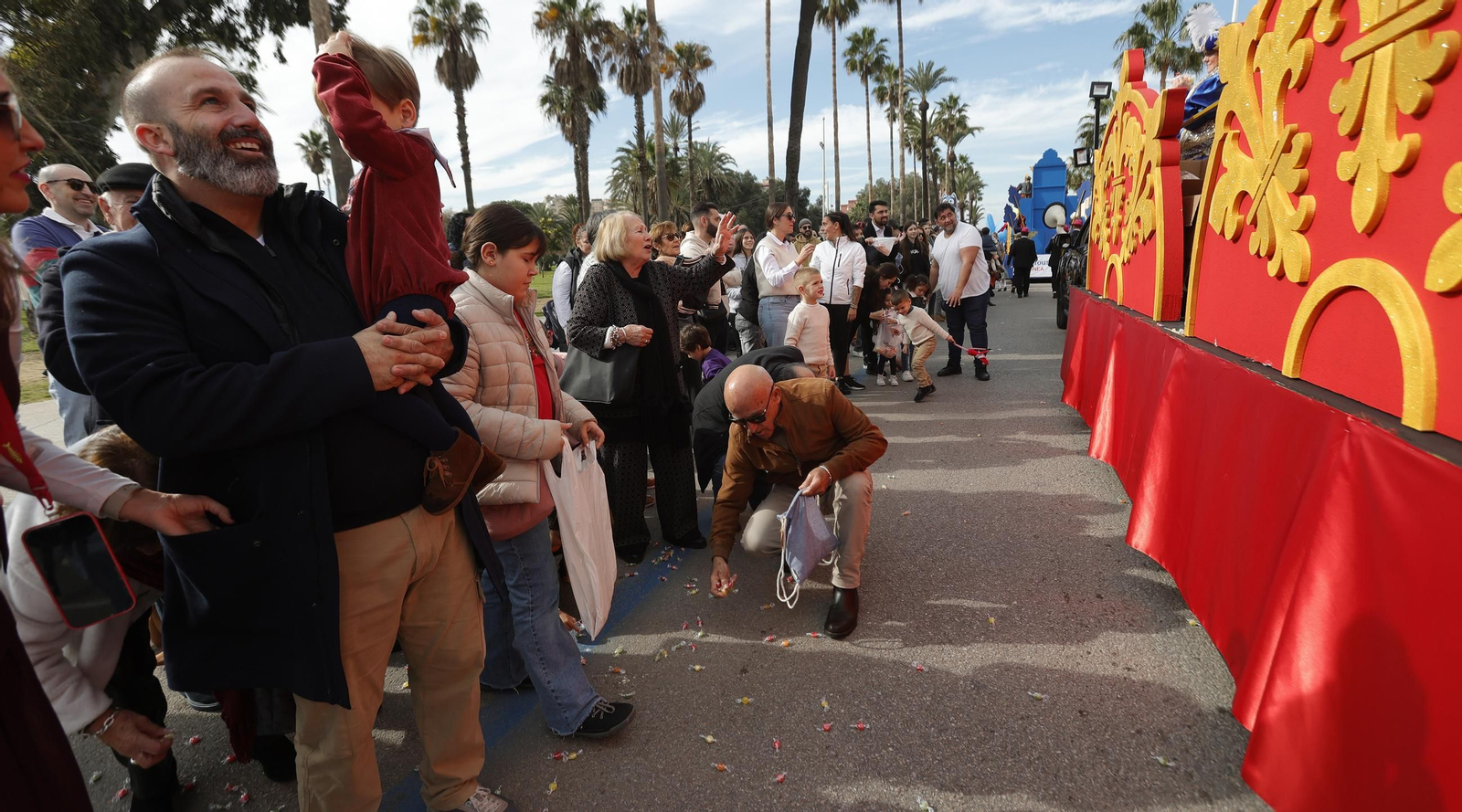 Fotos de la cabalgata de Reyes Magos 2025 en La Línea