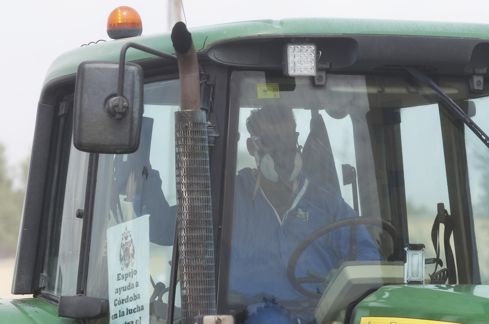 Las fotos del homenaje de los agricultores a los sanitarios de Córdoba