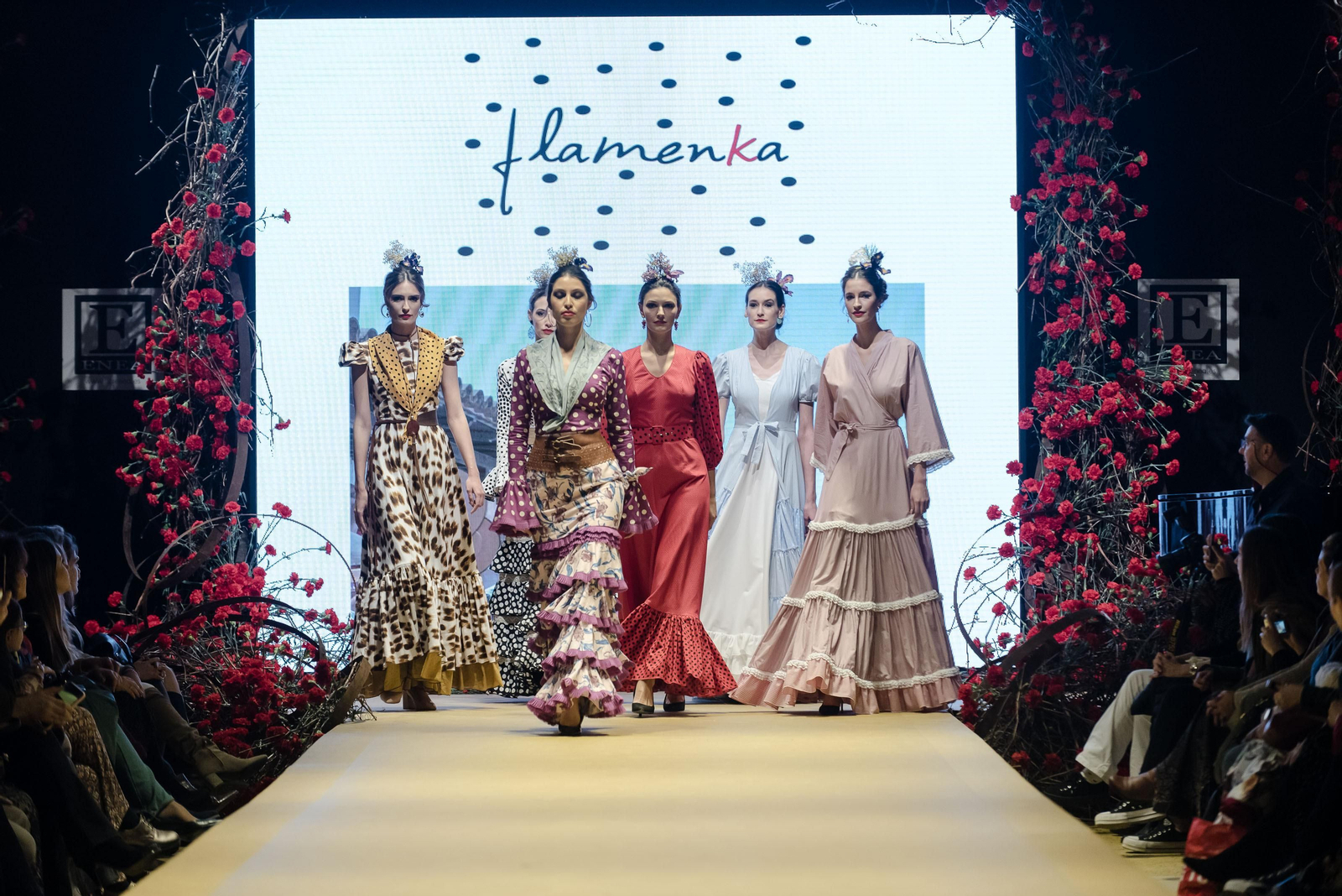 Imágenes de la inauguración y primeros desfiles de la 'Pasarela Flamenca 2020'