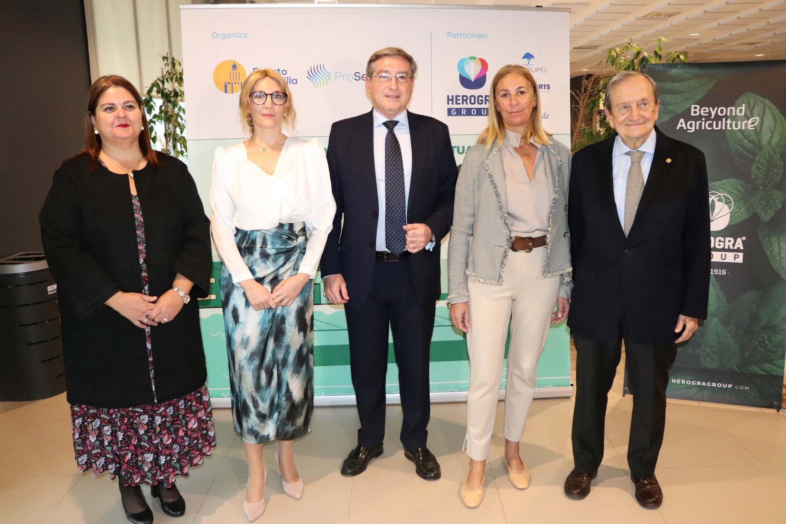 Concepción Gallardo, Ana María Vielba, Rafael Carmona, Amelia Martínez y Augusto Jannone