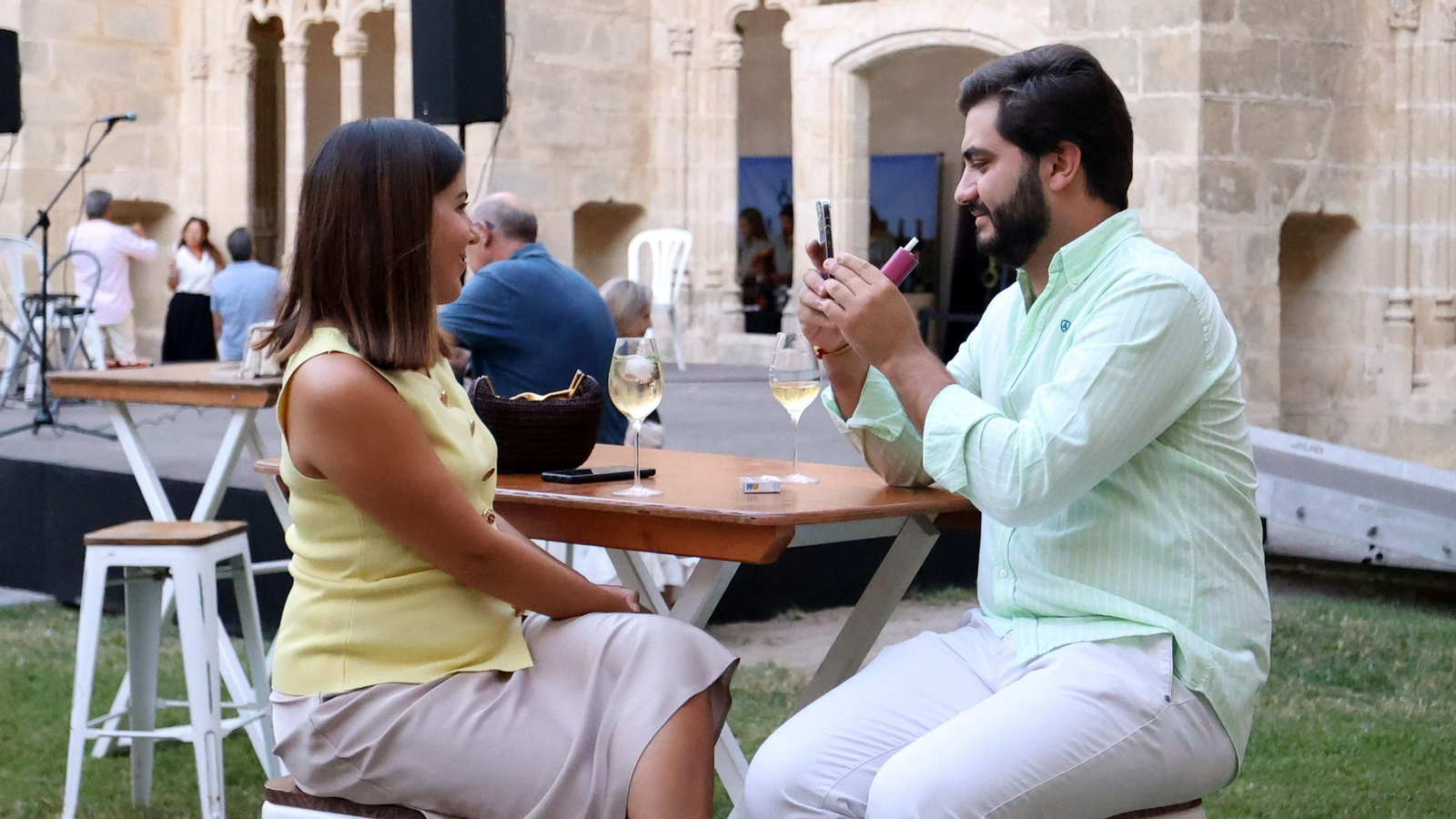 Inauguración de 'Entre Vinos Tintos y Blancos' en Jerez