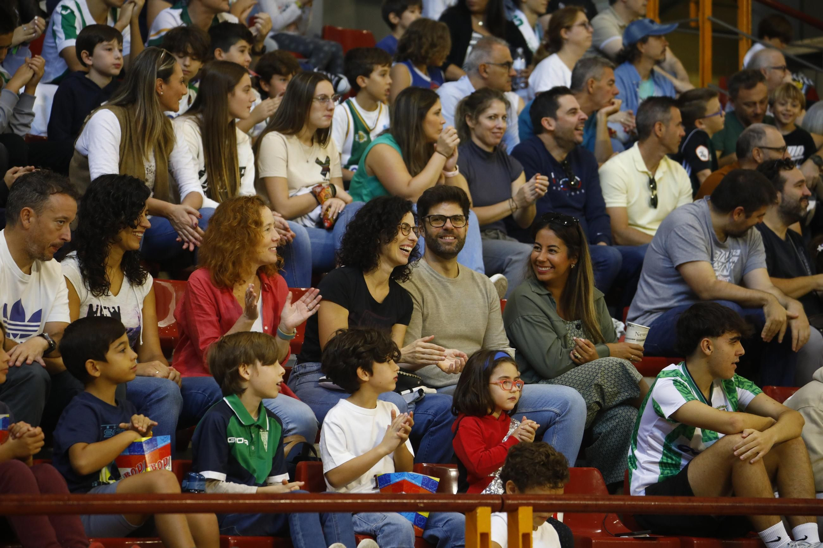 Las mejores fotos del ambiente en Vista Alegre para el Coto Córdoba - Clínica Ponferrada
