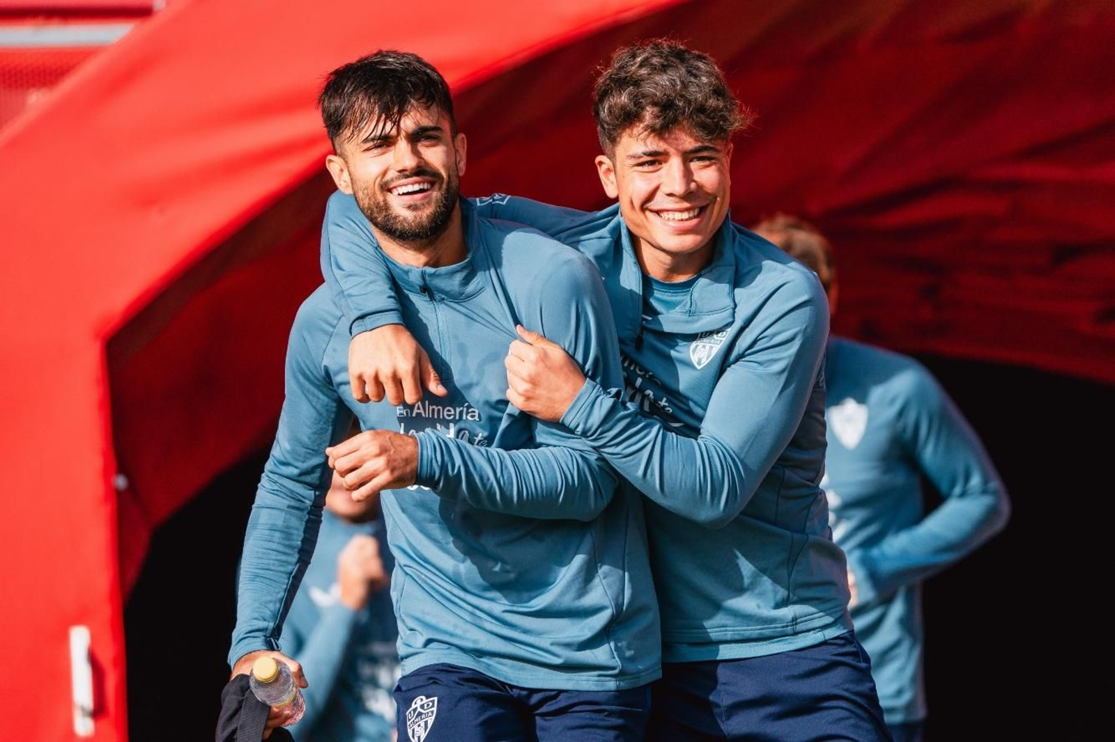 Arnau Puigmal y Nico Melamed, de risas antes del comienzo del entrenamiento.