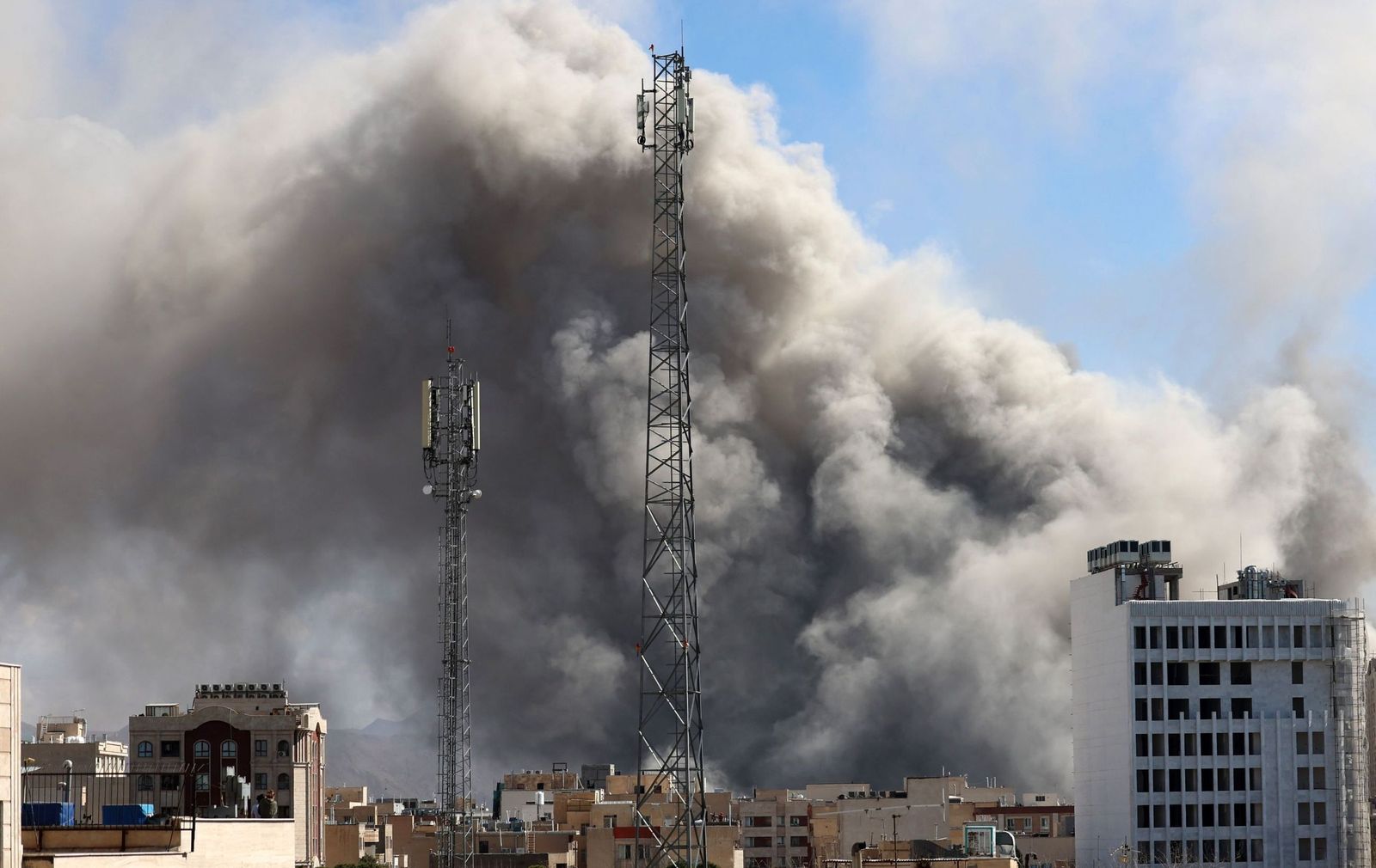 Uno de los bombardeos que lanzó este domingo el Ejército israelí sobre Teherán