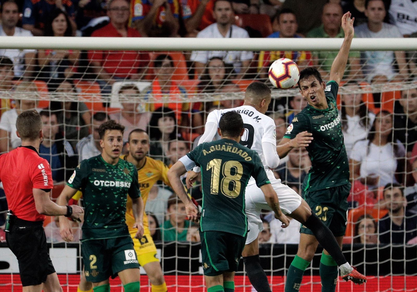 El Valencia-Betis, en imágenes