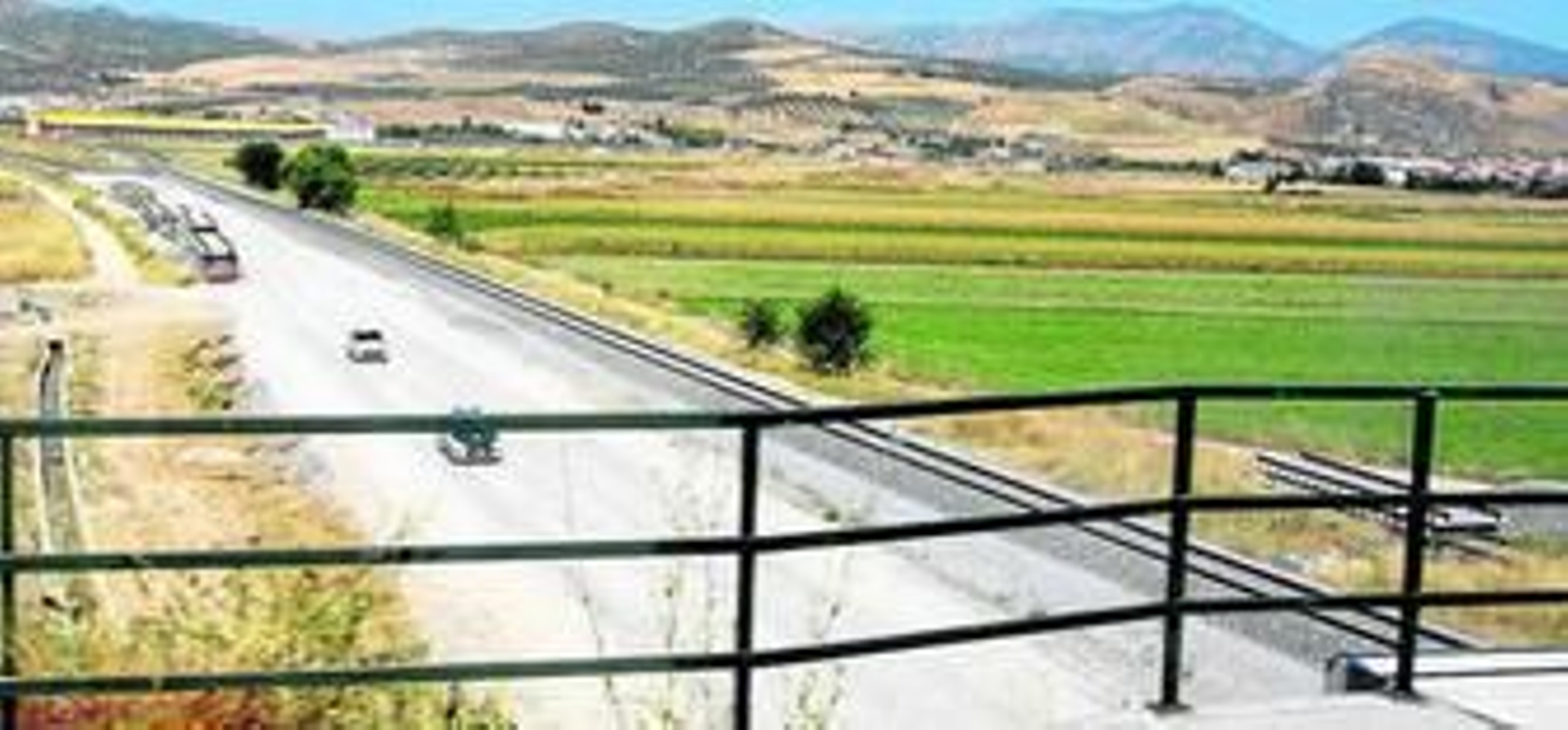 Operarios durante las obras en noviembre de 2004 en Bobadilla.