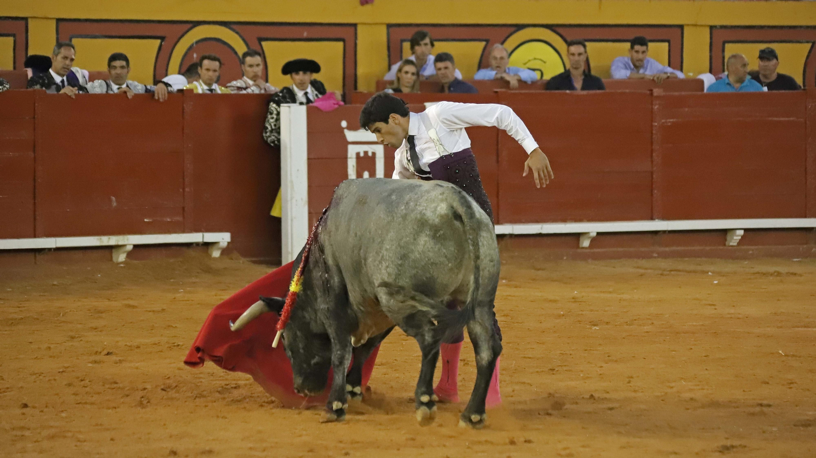 Fotos de la corrida del sábado de la Feria Taurina de Algeciras: Ferrera, Chacón y López Simón