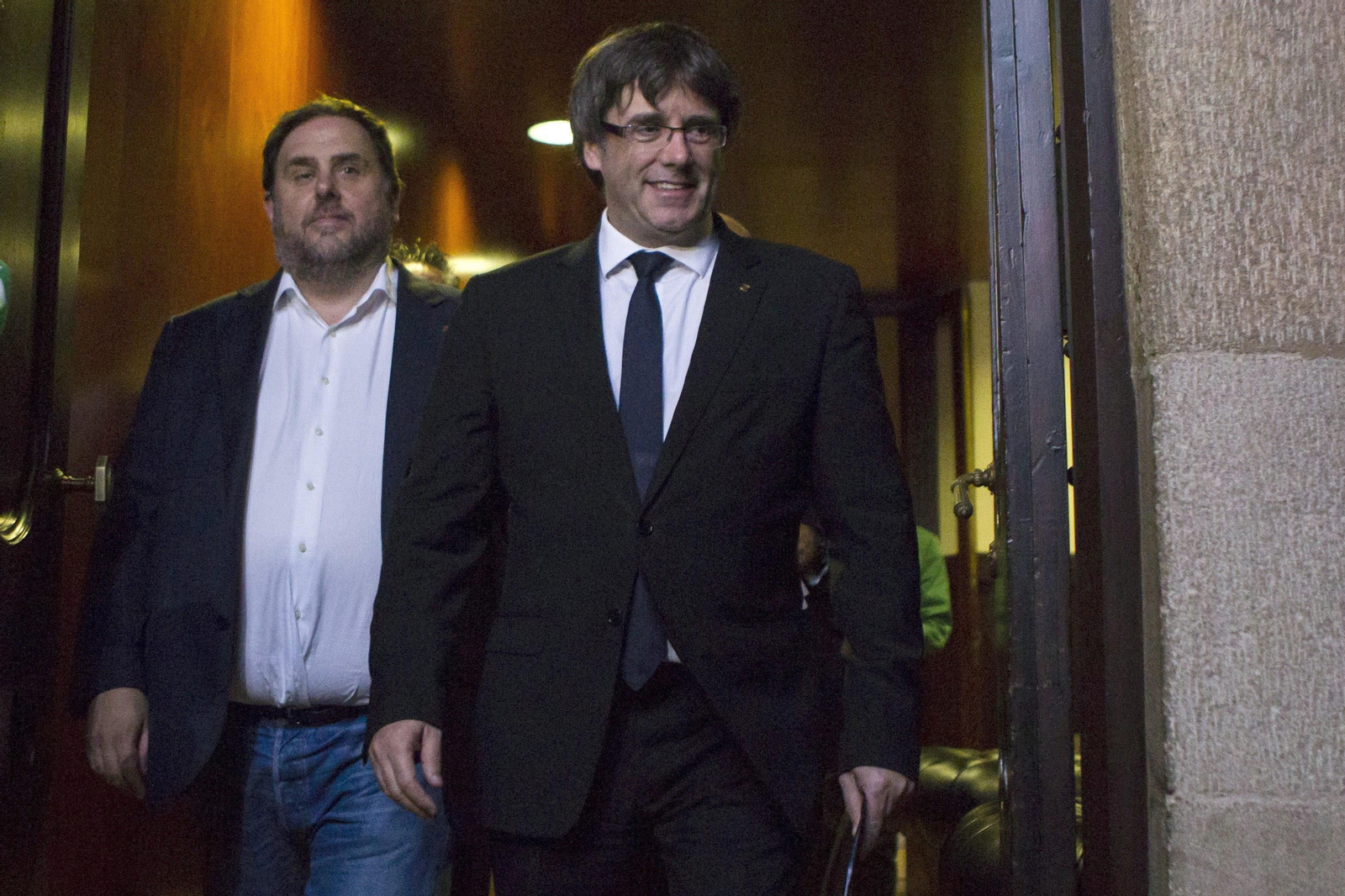 La declaración de la independencia catalana "en suspenso", en imágenes