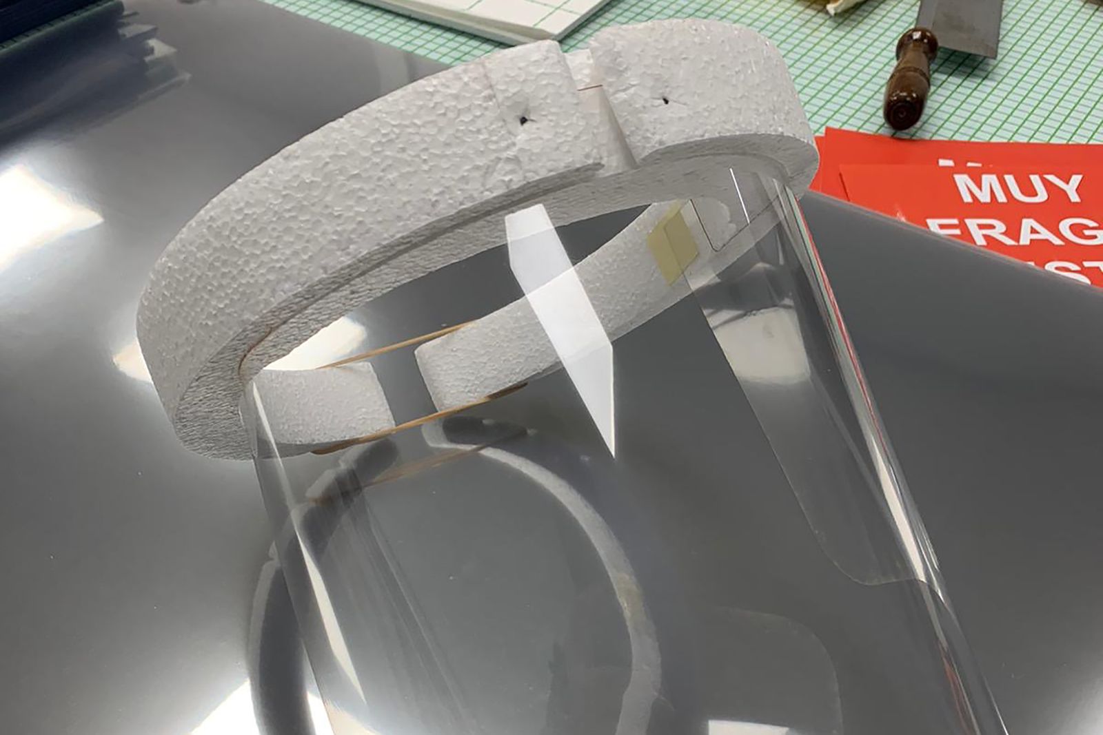 Caretas en poliestireno ya fabricadas.