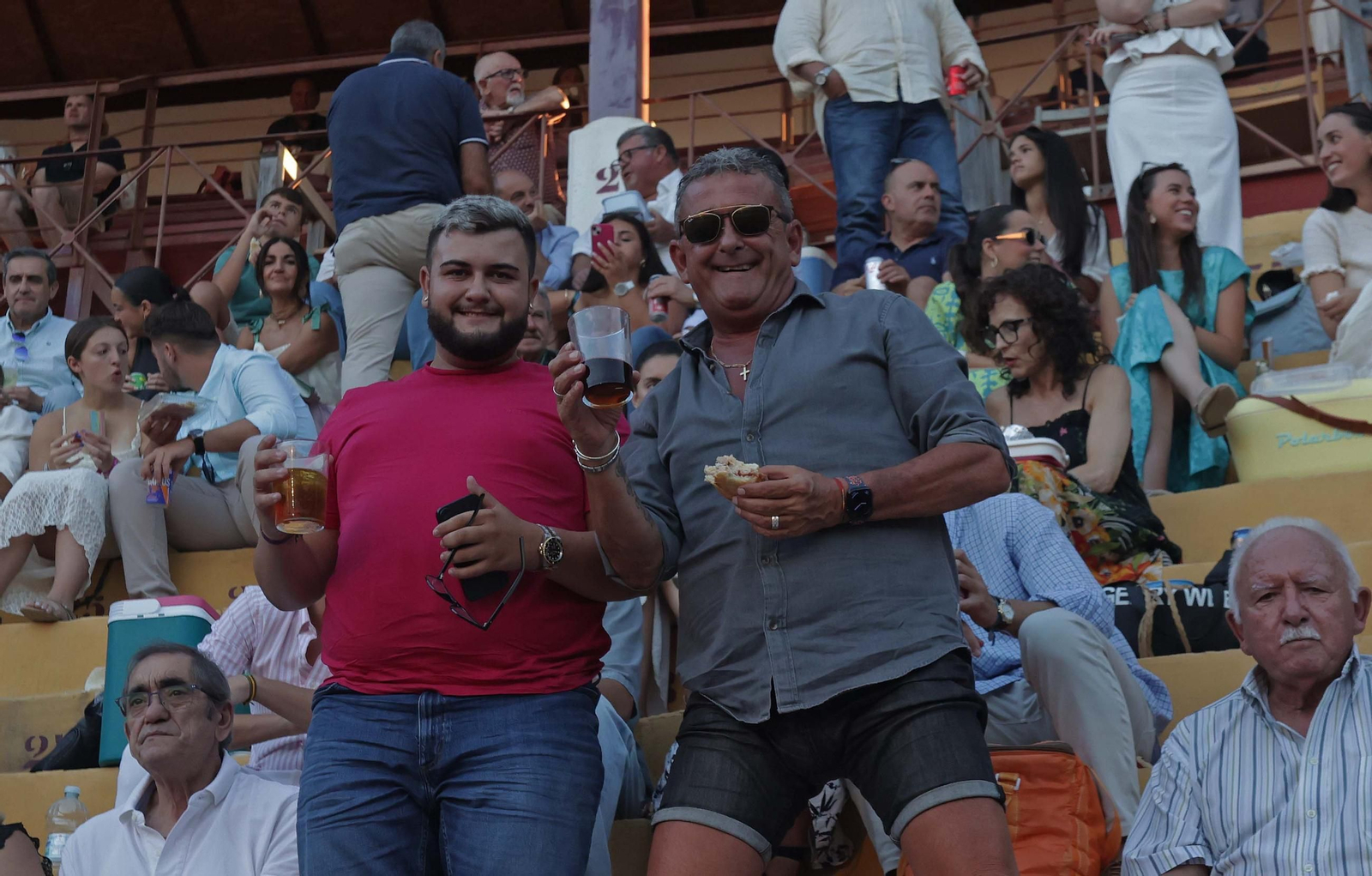 Búscate en la Plaza de Toros 'El Arenal' durante la corrida del domingo de la Feria de La Línea