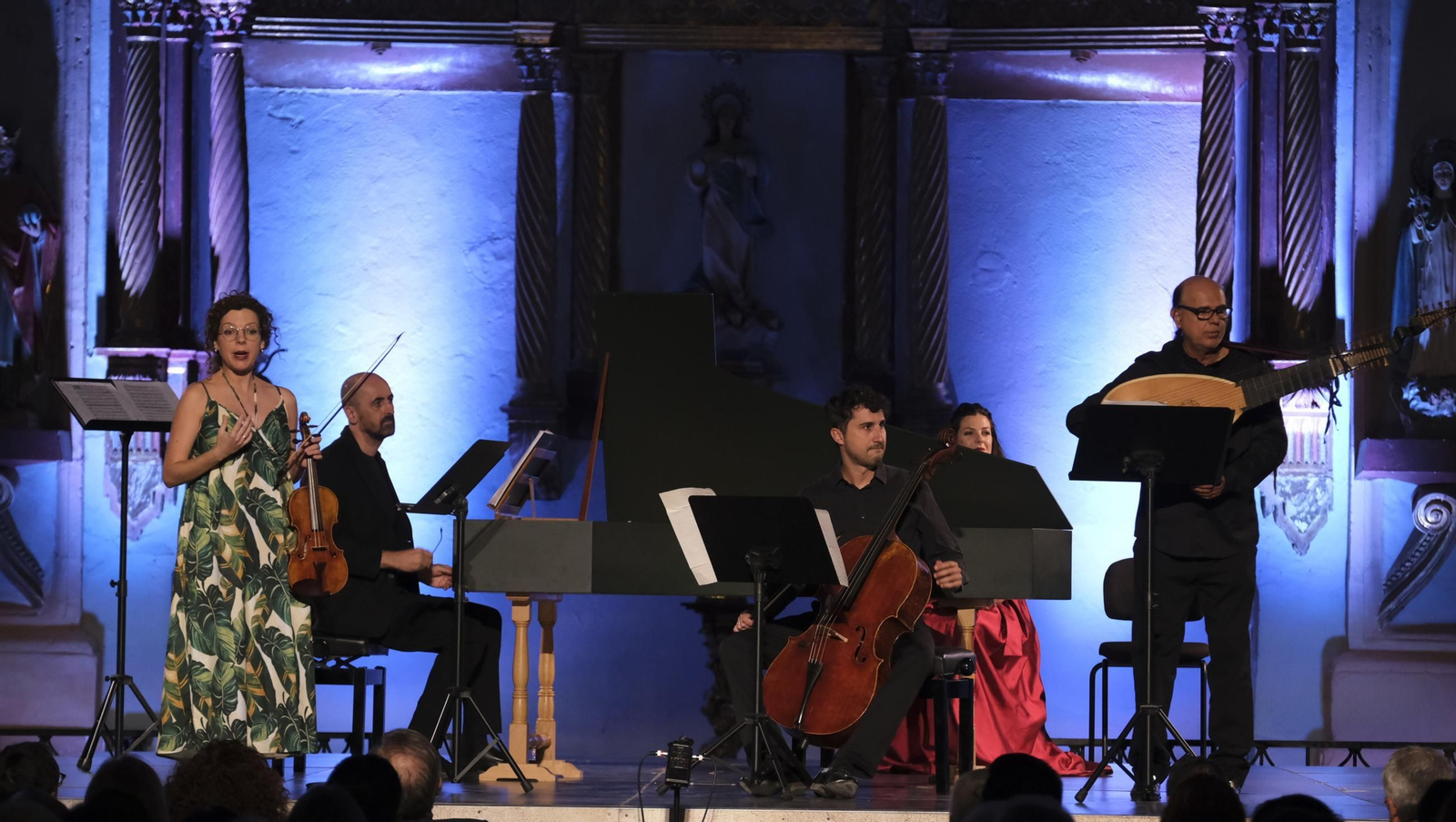 Urpina y el resto de interérpretes durante el concierto de este viernes en Vélez Blanco.