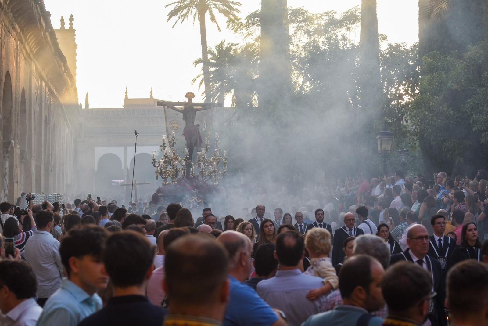 Las fotos del traslado del Remedio de Ánimas tras el Magno Vía Crucis de Córdoba