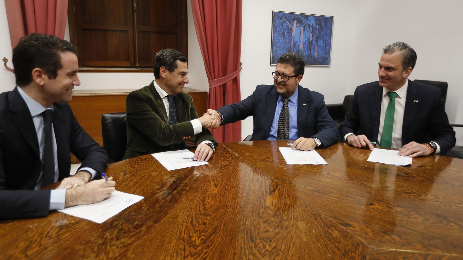 La firma del pacto entre el PP y Vox