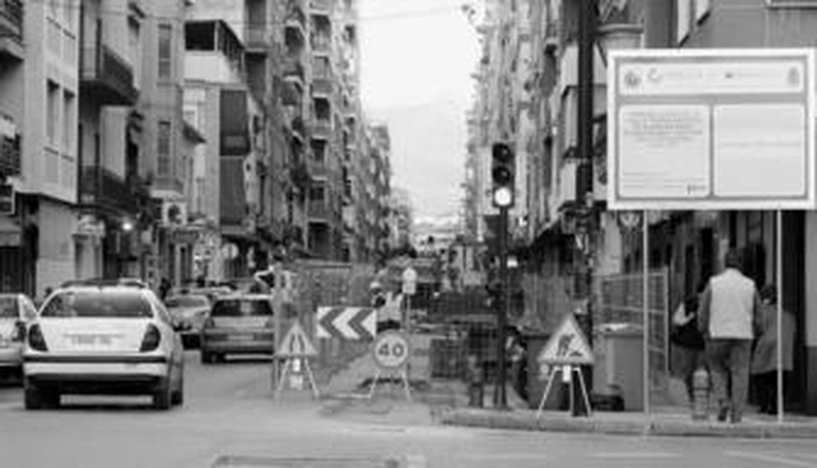 La calle tendrá durante los próximos cinco meses sólo un carril de circulación.