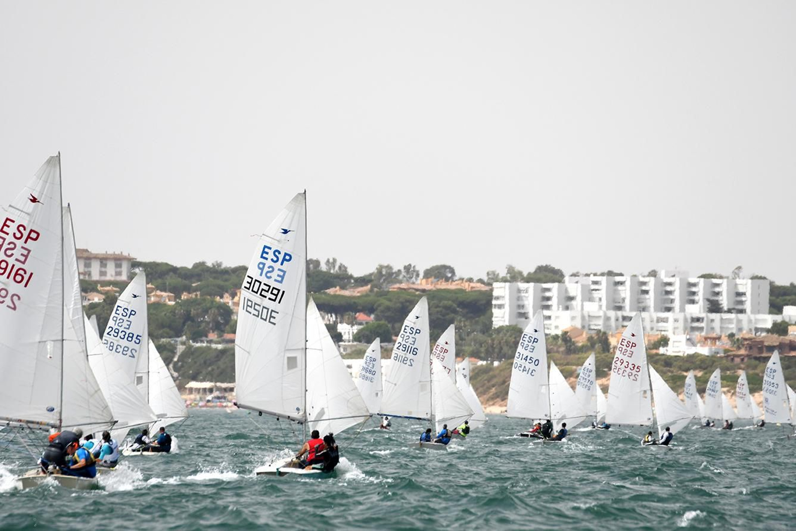 Flote Snipe en la Bahía en una prueba anterior.
