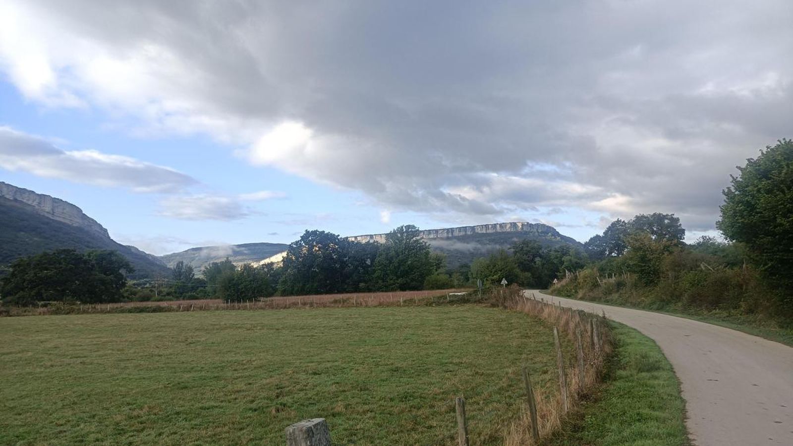 El espectacular paisaje que veremos desde la ruta: al fondo, los Montes de Somo.