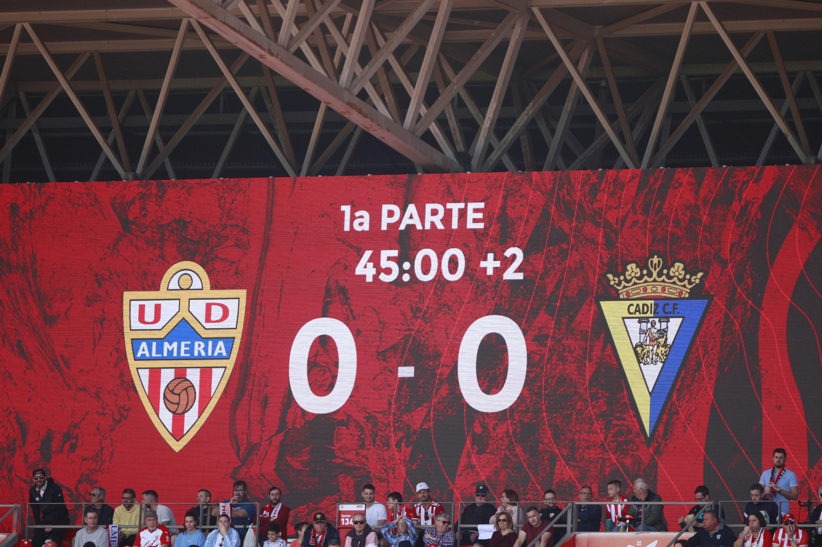 Imágenes del partido de la Liga Santander U.D. Almería-Cádiz C.F.