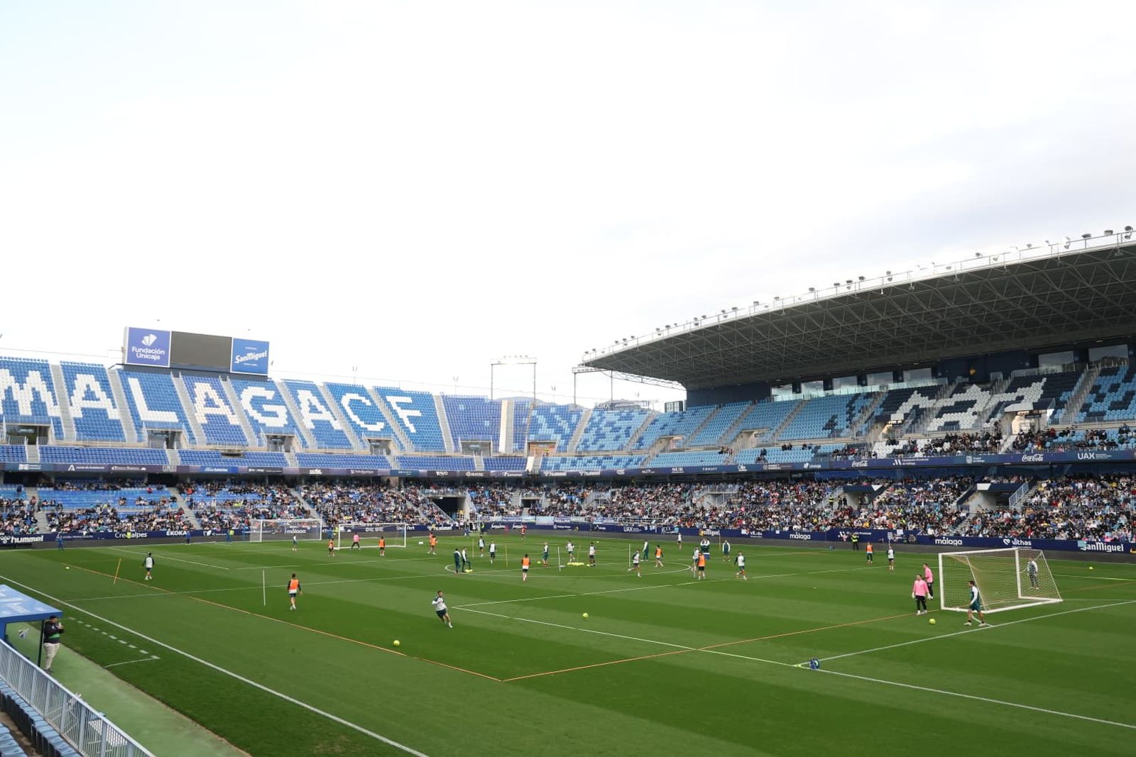 Búscate en las fotos del entrenamiento del Málaga CF en La Rosaleda